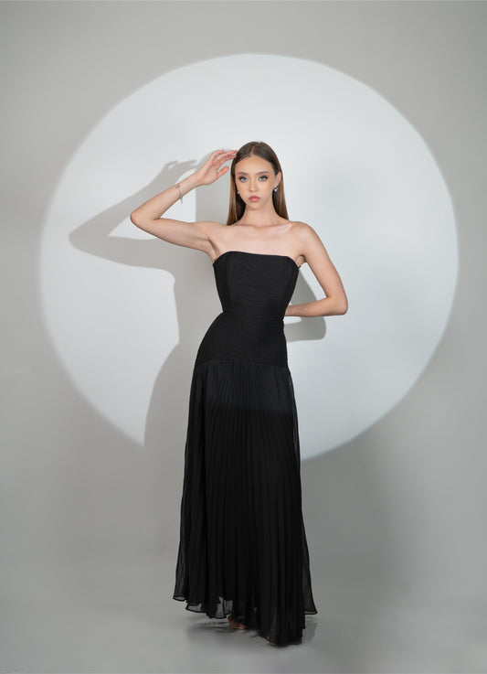 Vestido Negro Corset Con Tablones En Falda