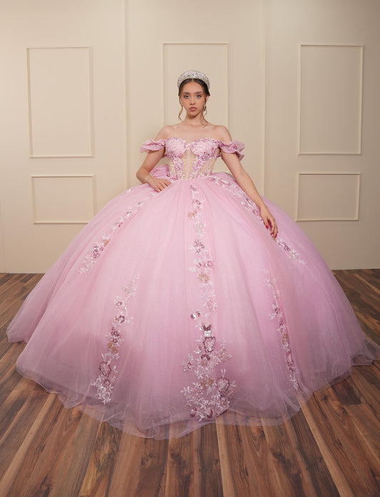 Vestido de XV Años Rosa con Flores y Pedrería con Moño