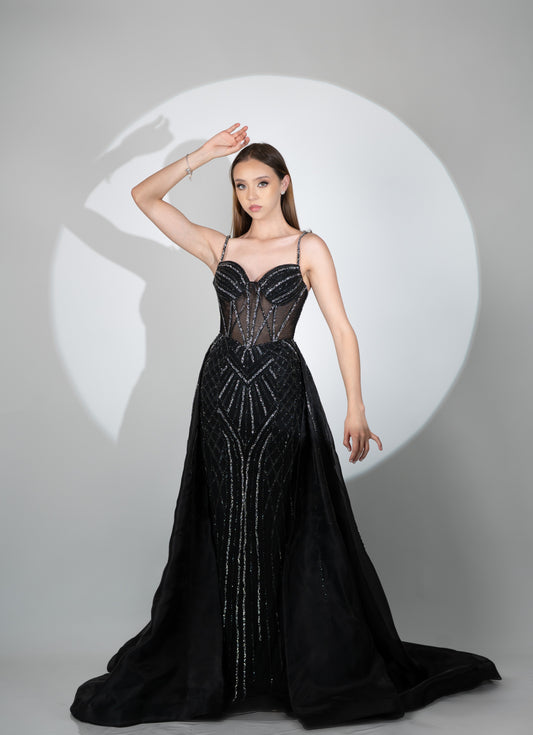 Vestido Negro Barillas Brillosas Y Capa