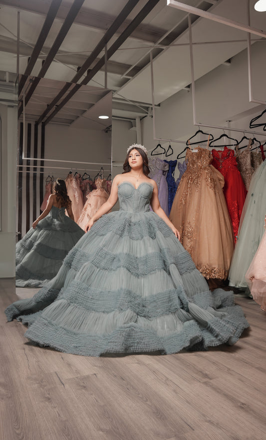 Vestido de XV Años Verde Sage Olanes (Renta)