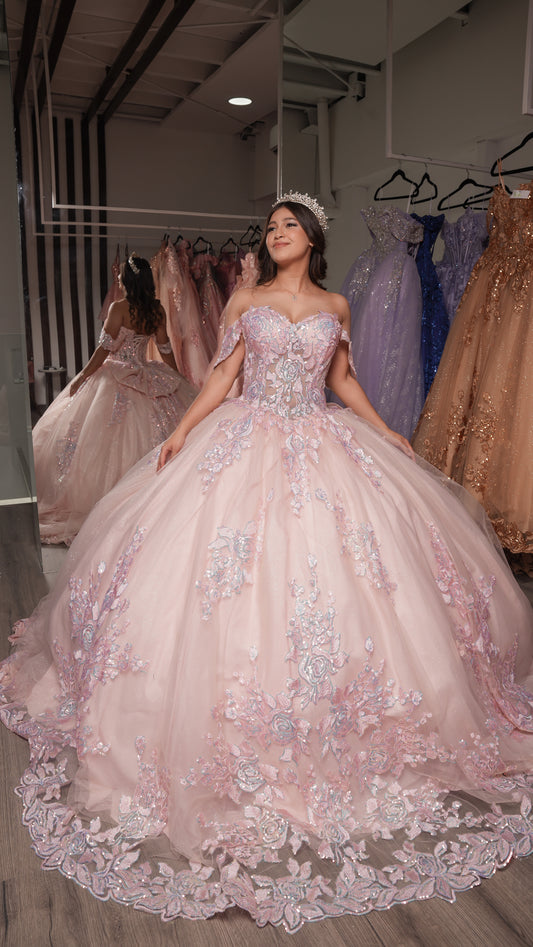 Vestido de XV Años Rosa Palo Flores Bordadas Mangas Campesinas