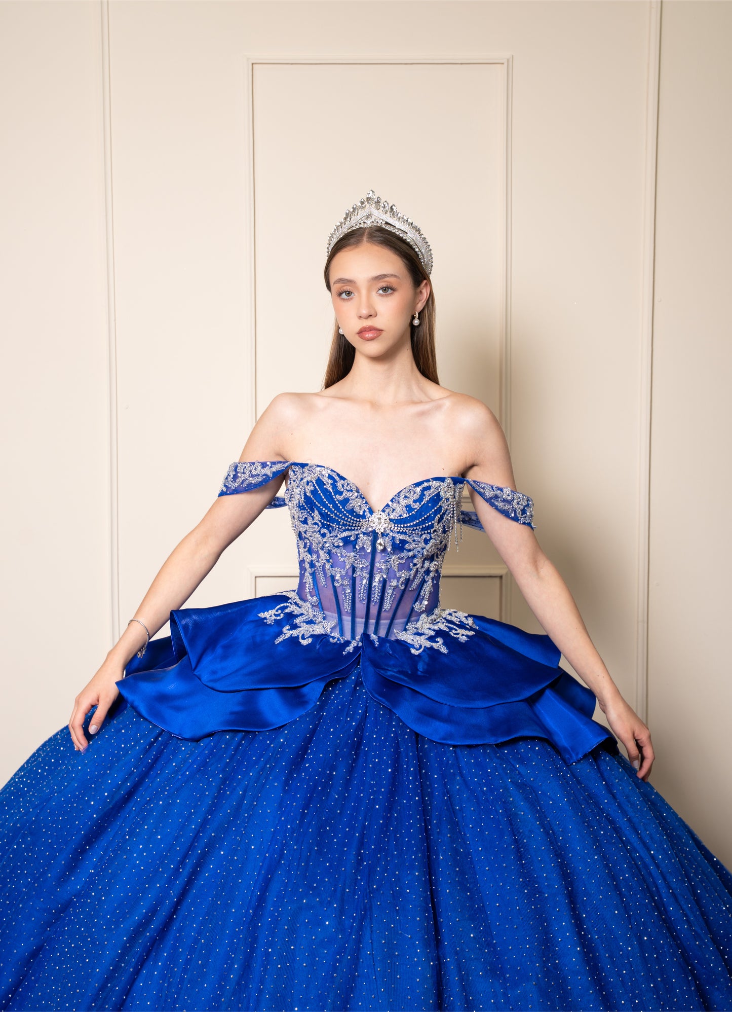 Vestidos de XV Años Azul Rey con Pedrería Plateada Moño de Satin
