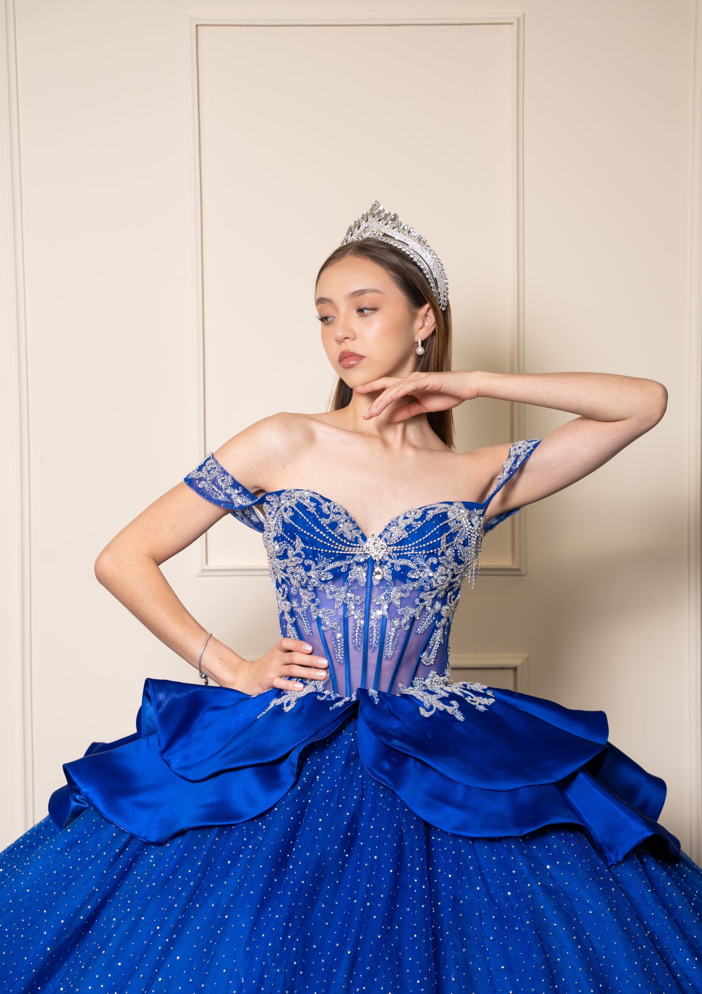 Vestidos de XV Años Azul Rey con Pedrería Plateada Moño de Satin