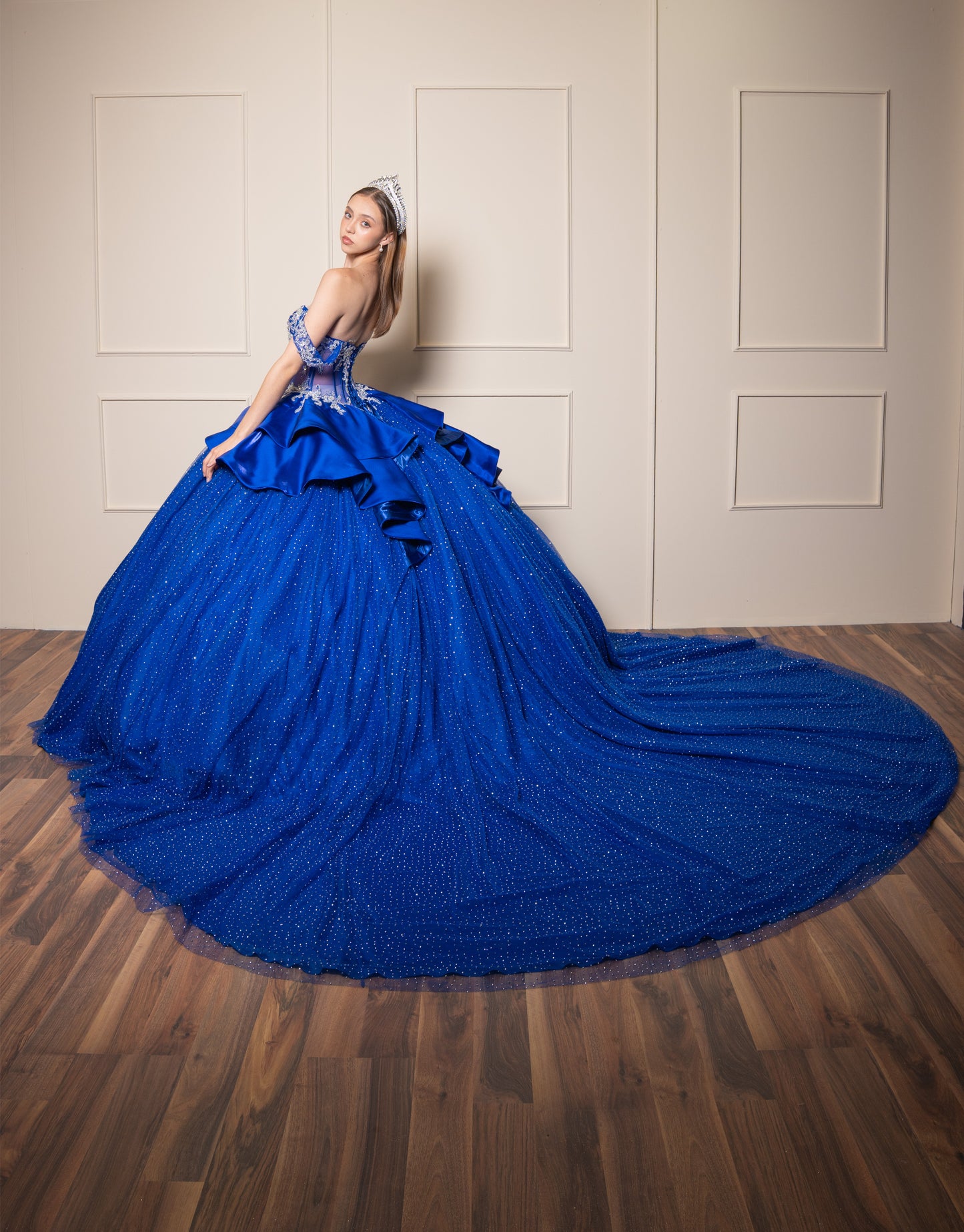 Vestidos de XV Años Azul Rey con Pedrería Plateada Moño de Satin