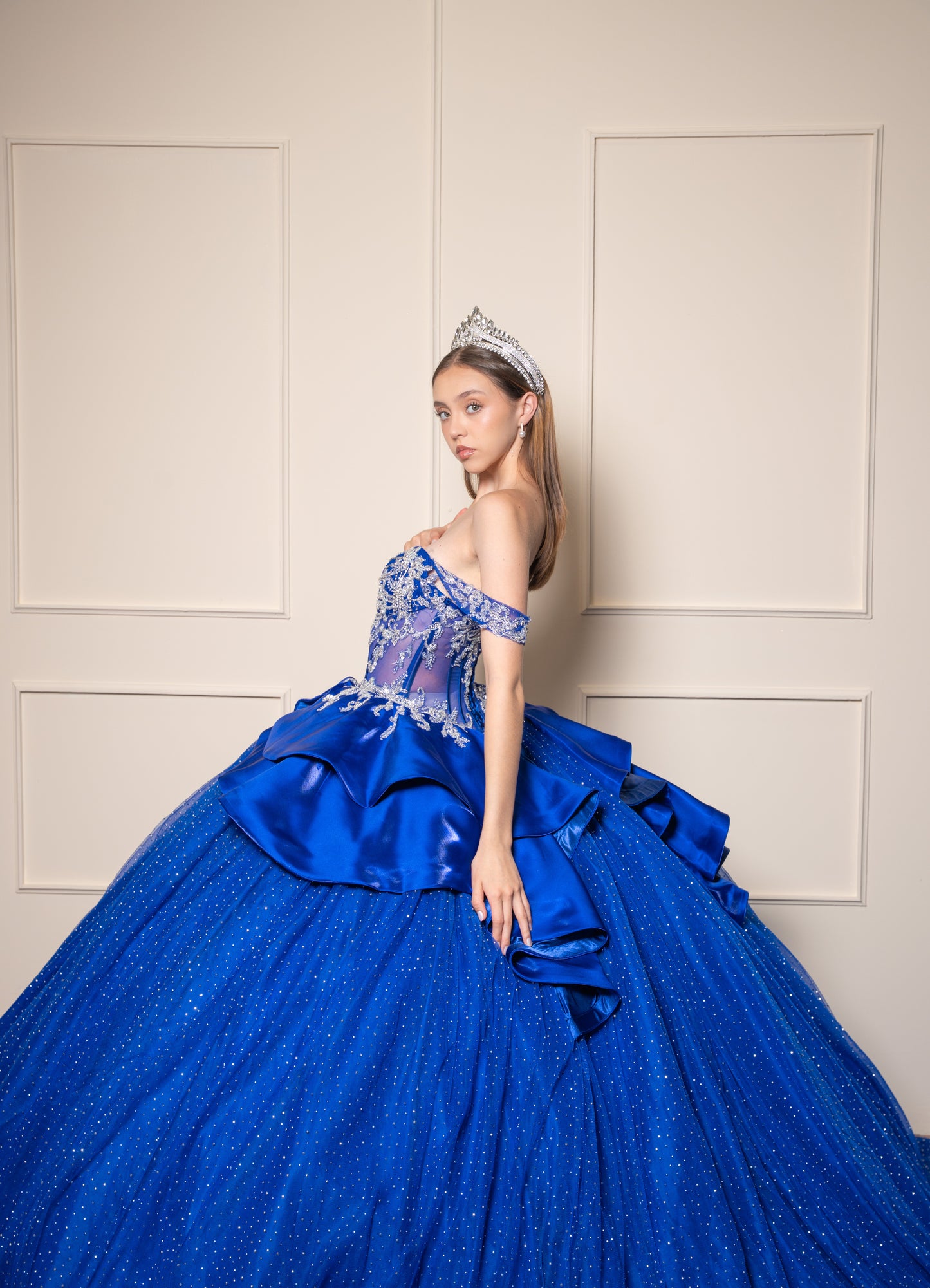 Vestidos de XV Años Azul Rey con Pedrería Plateada Moño de Satin