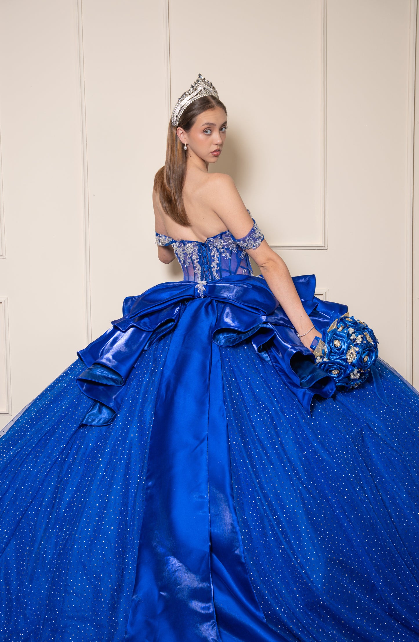Vestidos de XV Años Azul Rey con Pedrería Plateada Moño de Satin