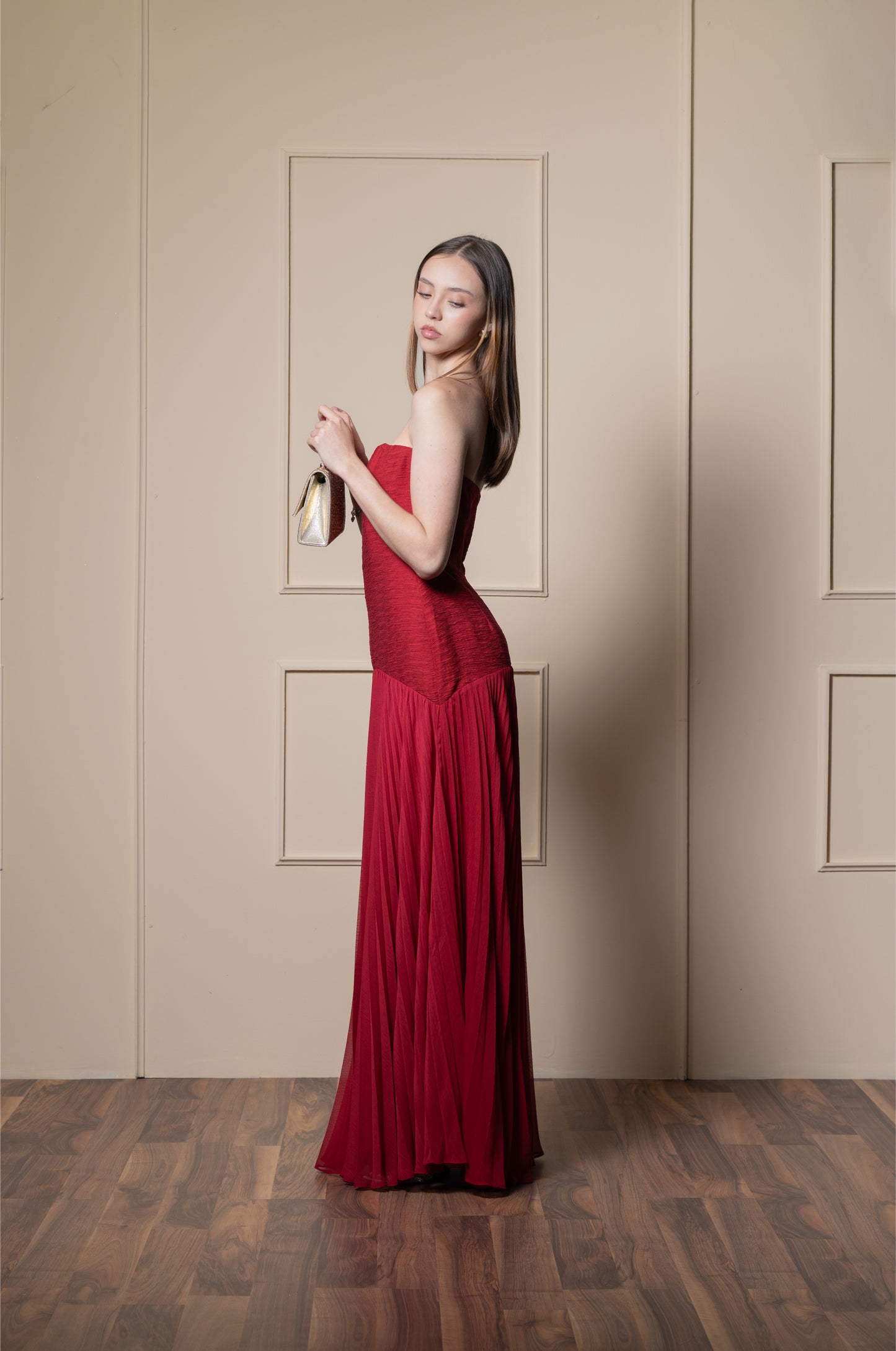 Vestido Rojo Corset Con Tablones En Falda