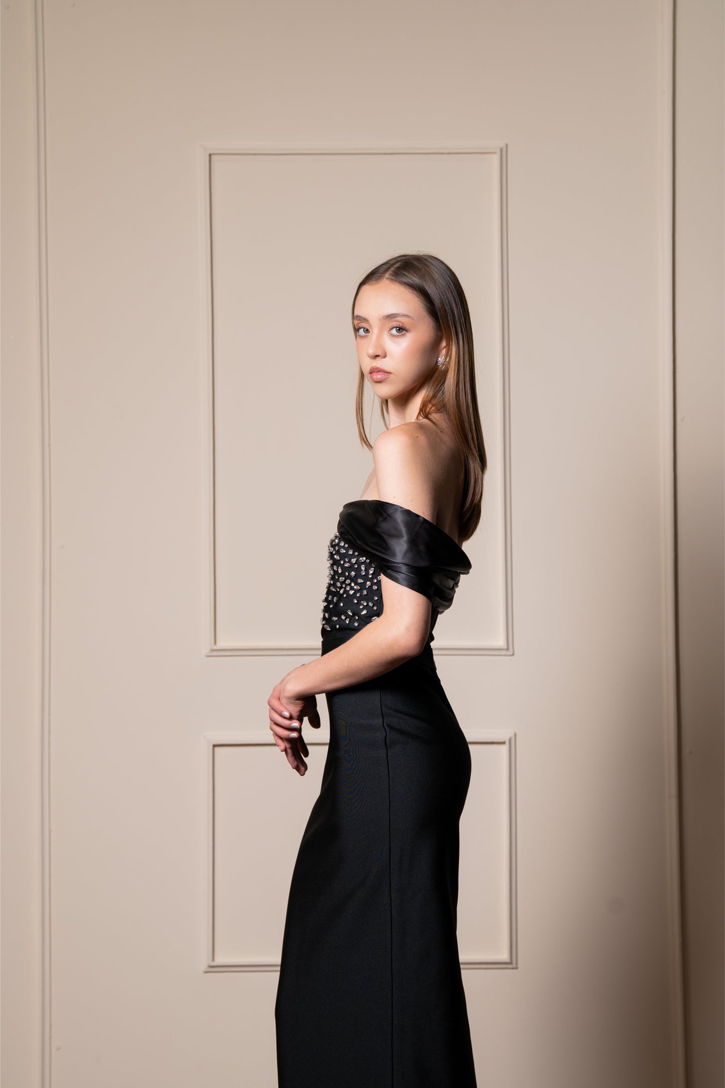 Vestido Negro Manga Caida Straple Con Piedras