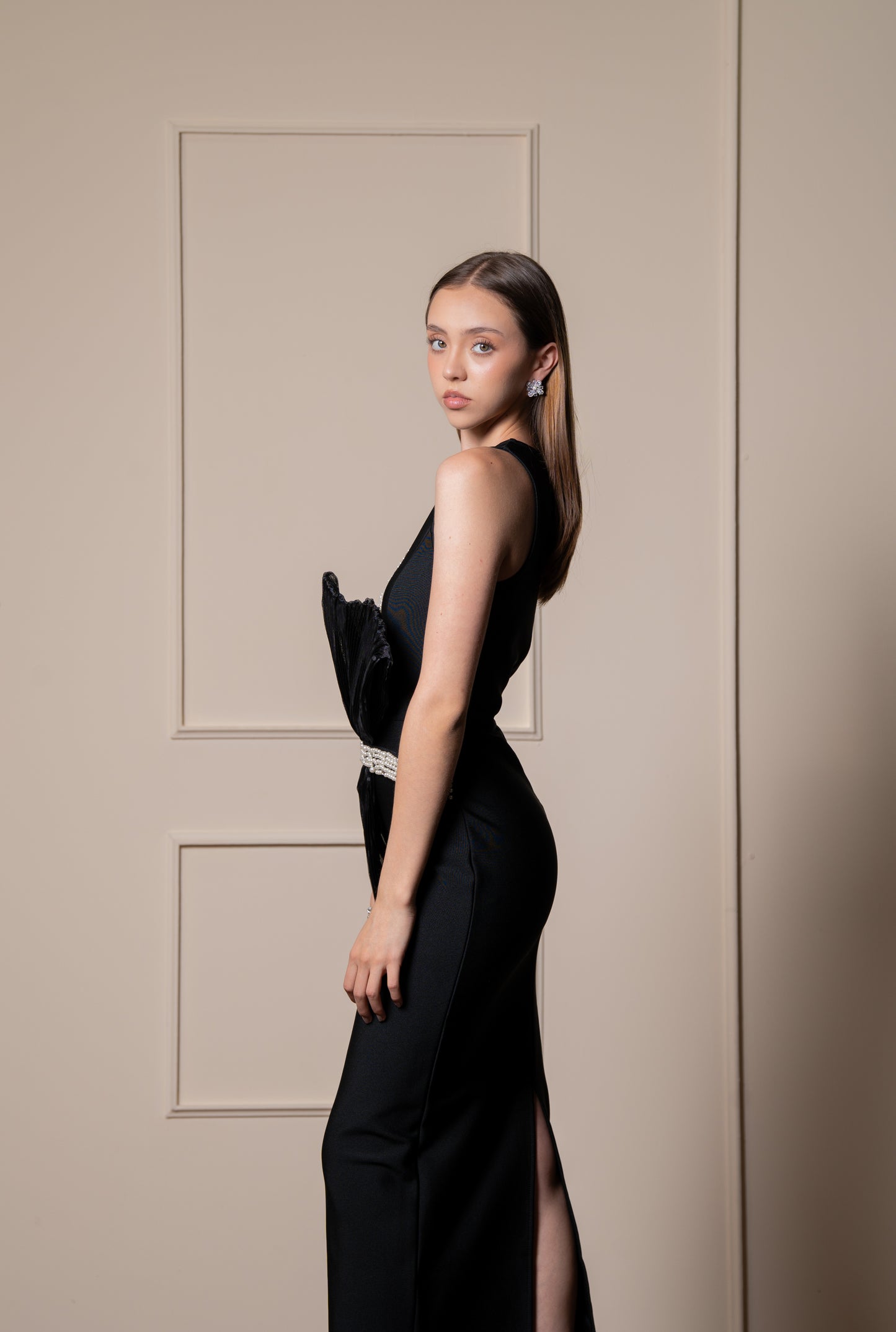 Vestido Negro Midi Con Perlas Arriba