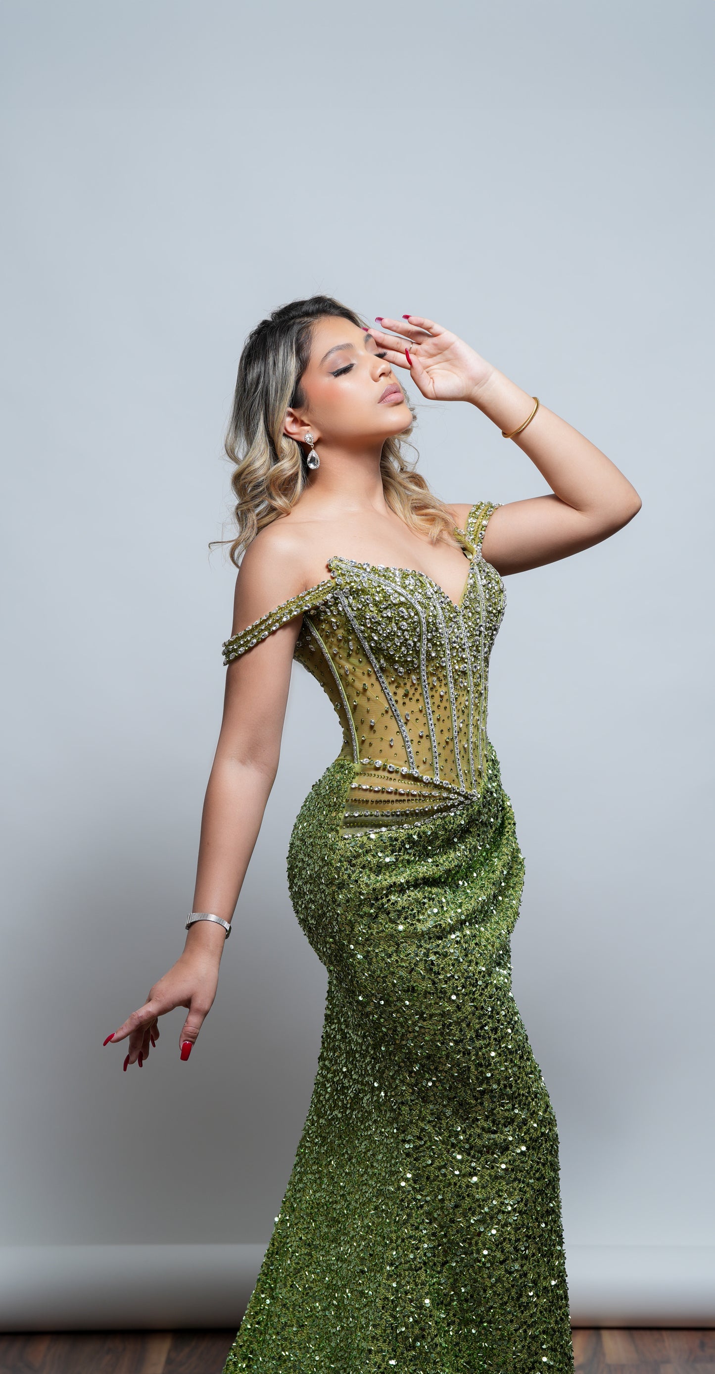 Vestido Verde Lentejuela Corset Transparente Con Manga Caida