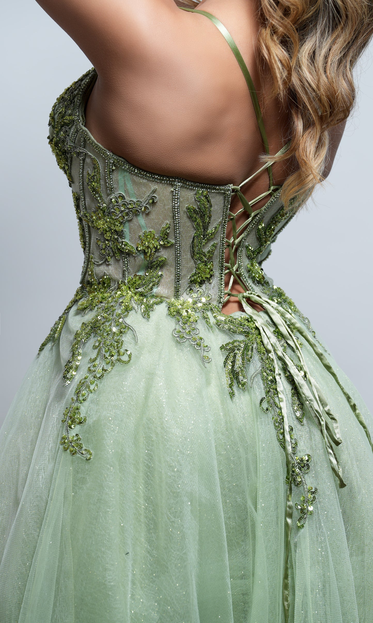 Vestido Verde Corte Princesa Corset con Tranparencia y Estampado