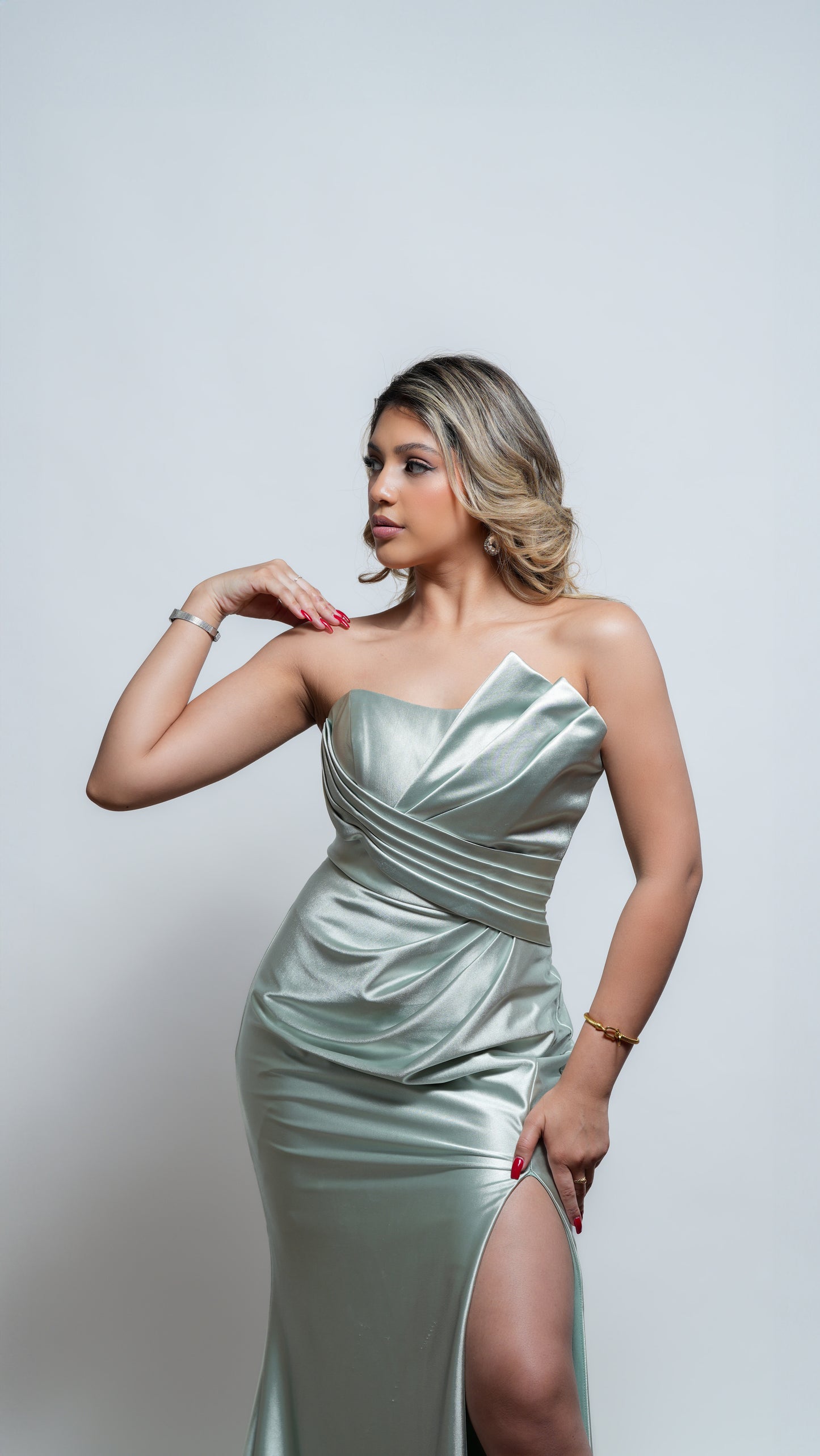 Vestido Satin Straple Grapeado
