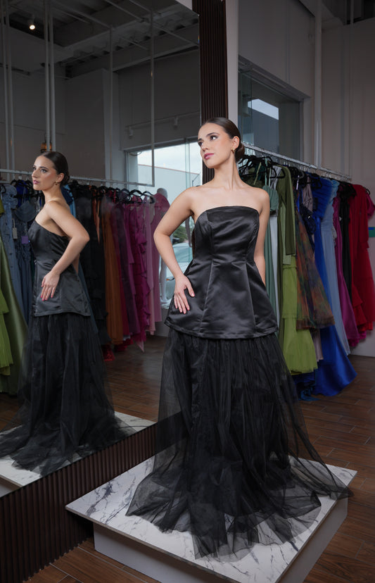 Vestido Negro Straple Corset con Olan