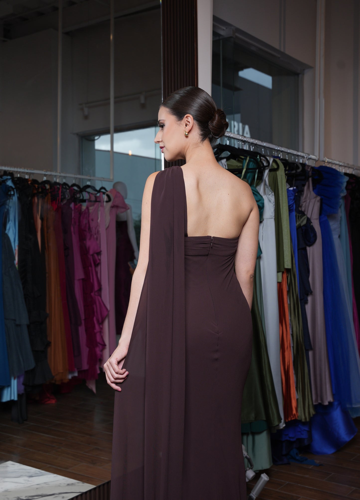 Vestido Chocolate un tirante estola