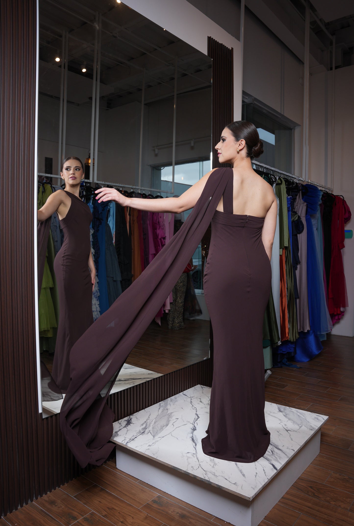 Vestido Chocolate un tirante estola