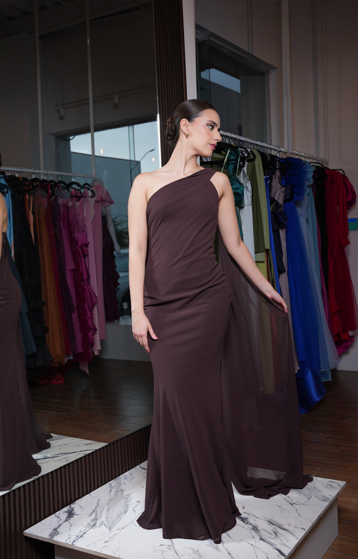 Vestido Chocolate un tirante estola