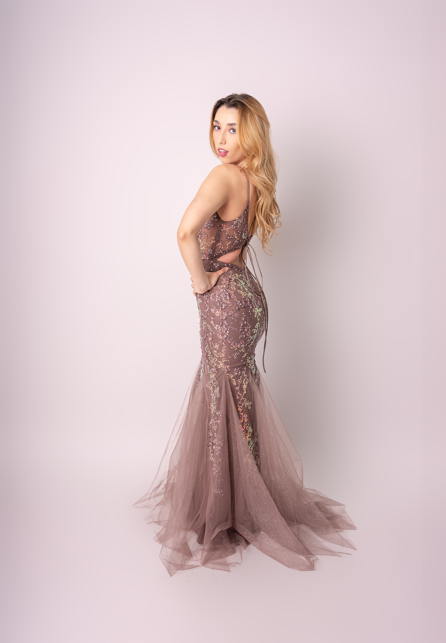 Vestido Café Encaje Y Lentejuela Corte Sirena