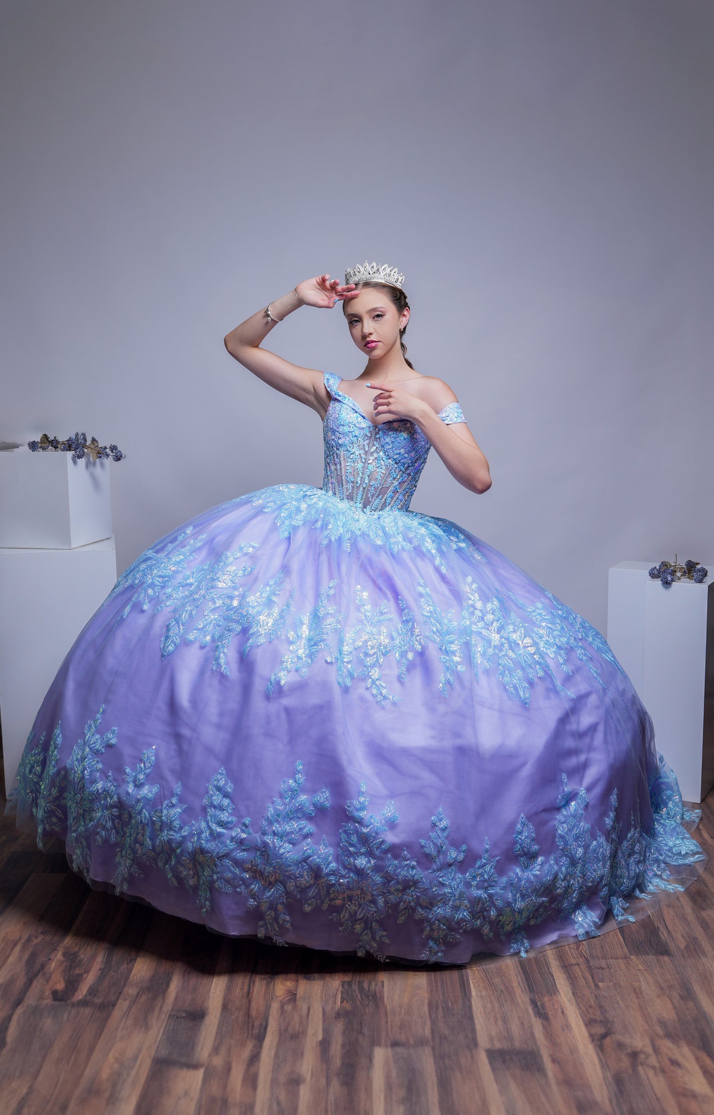 Vestido De XV Años Tornasol Lila y Azul con Glitter y Mangas Campesinas