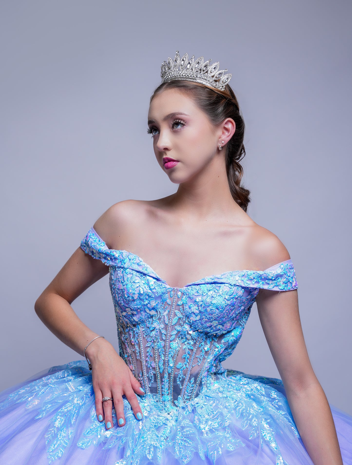 Vestido De XV Años Tornasol Lila y Azul con Glitter y Mangas Campesinas