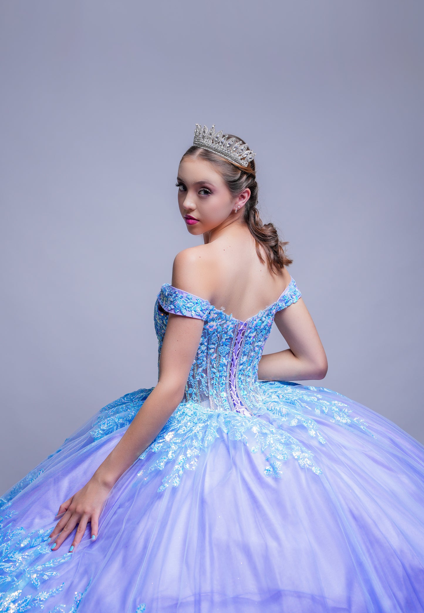 Vestido De XV Años Tornasol Lila y Azul con Glitter y Mangas Campesinas