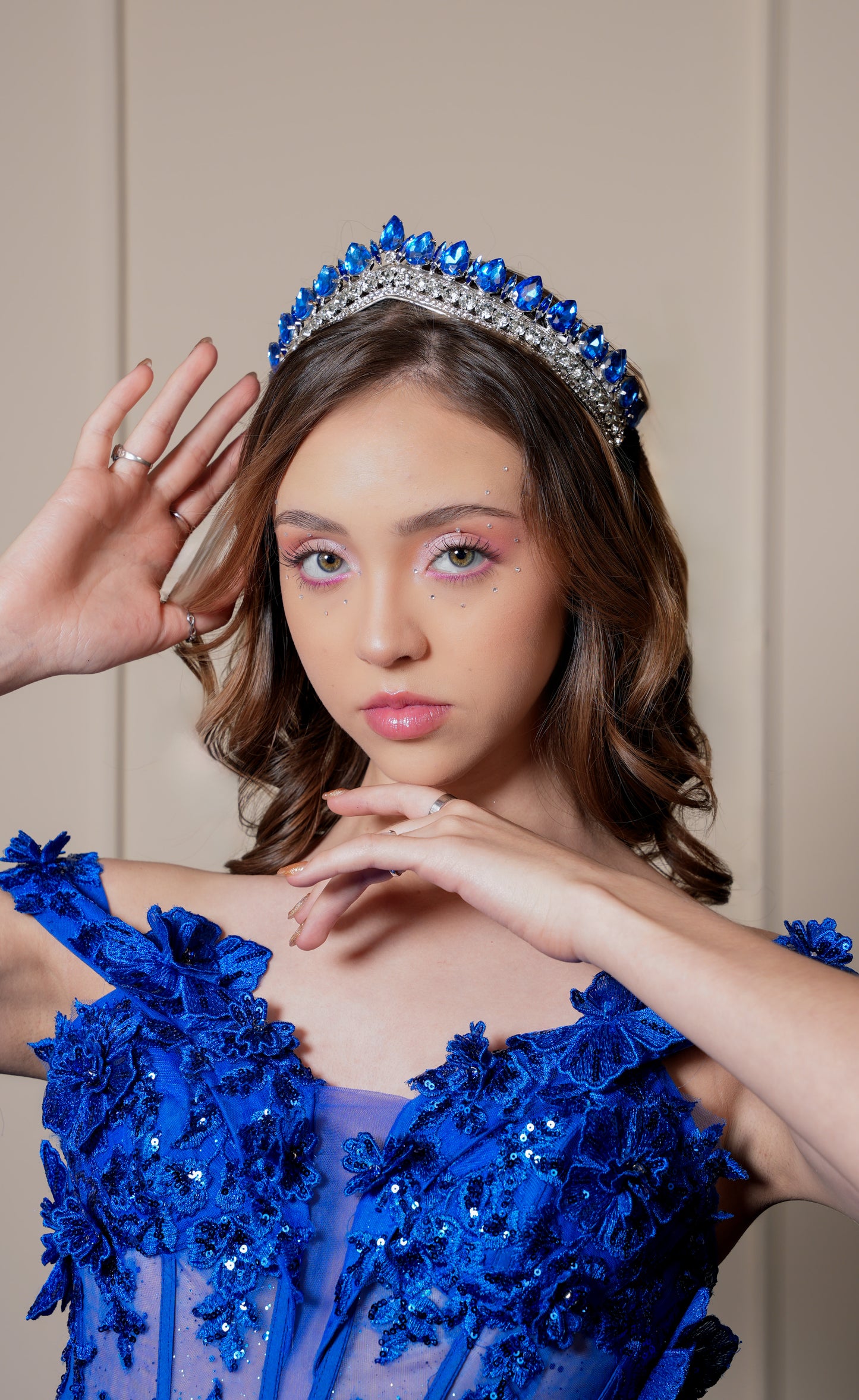 Vestido de XV Años Azul Rey Bordado de Flores con Moño
