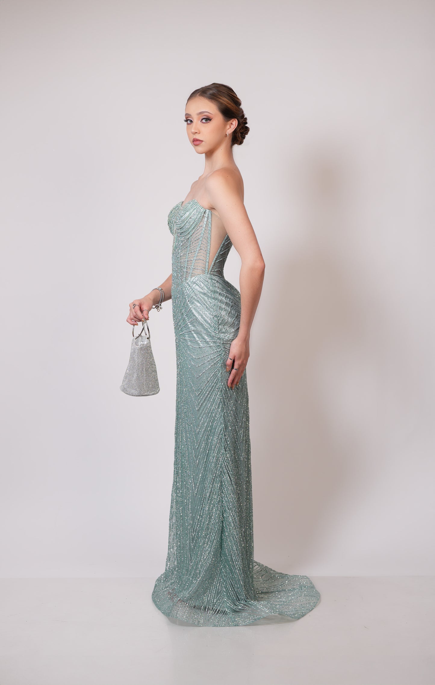 Vestido Verde Menta Straple Brilloso Cadenas en Copas