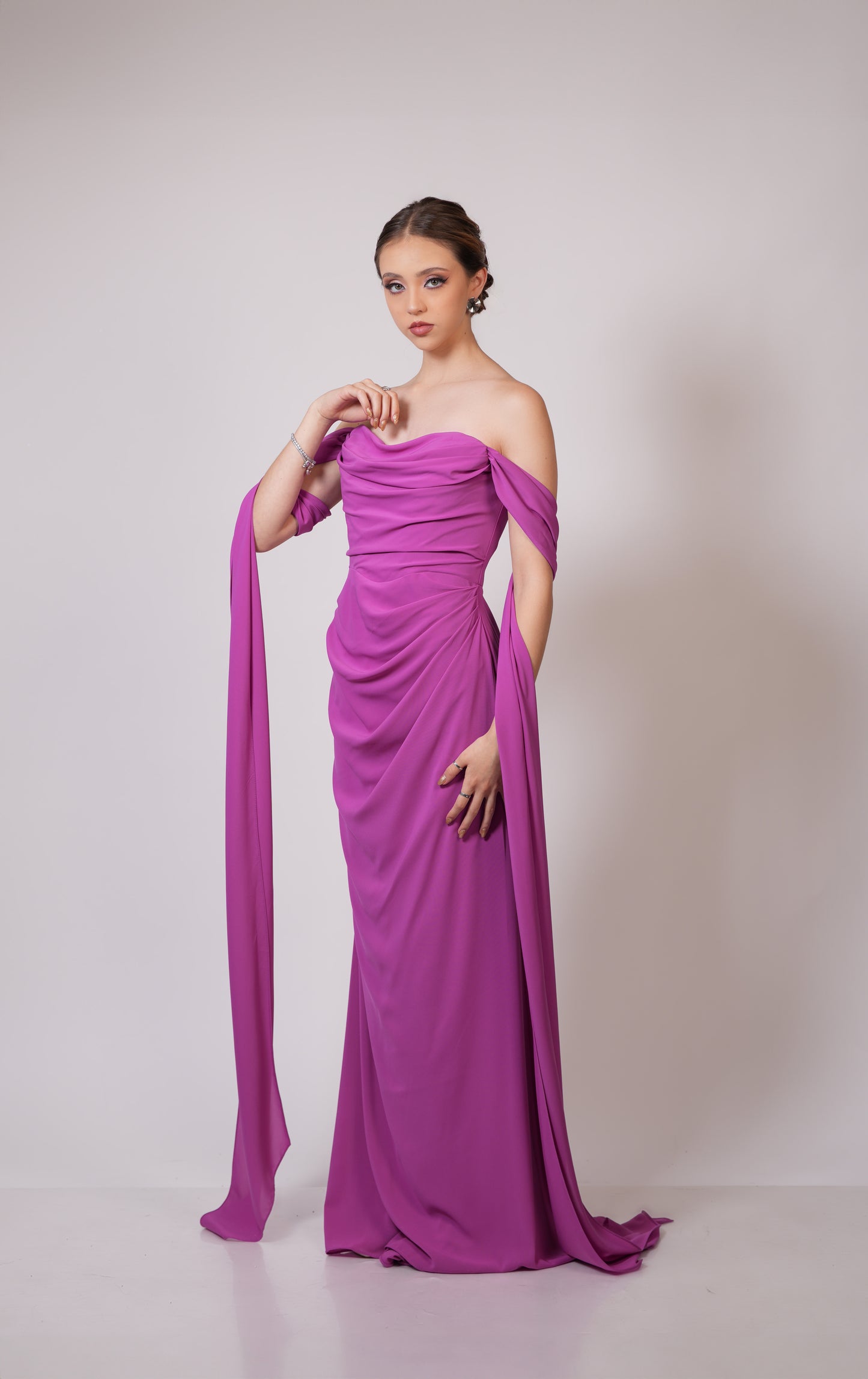 Vestido Rosa Magenta Corrugado con Estola