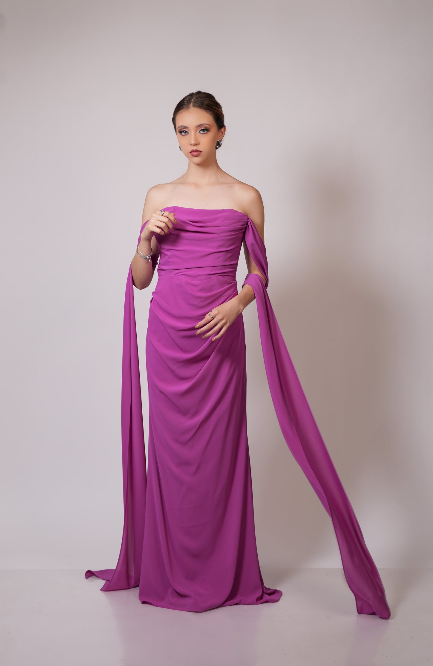 Vestido Rosa Magenta Corrugado con Estola