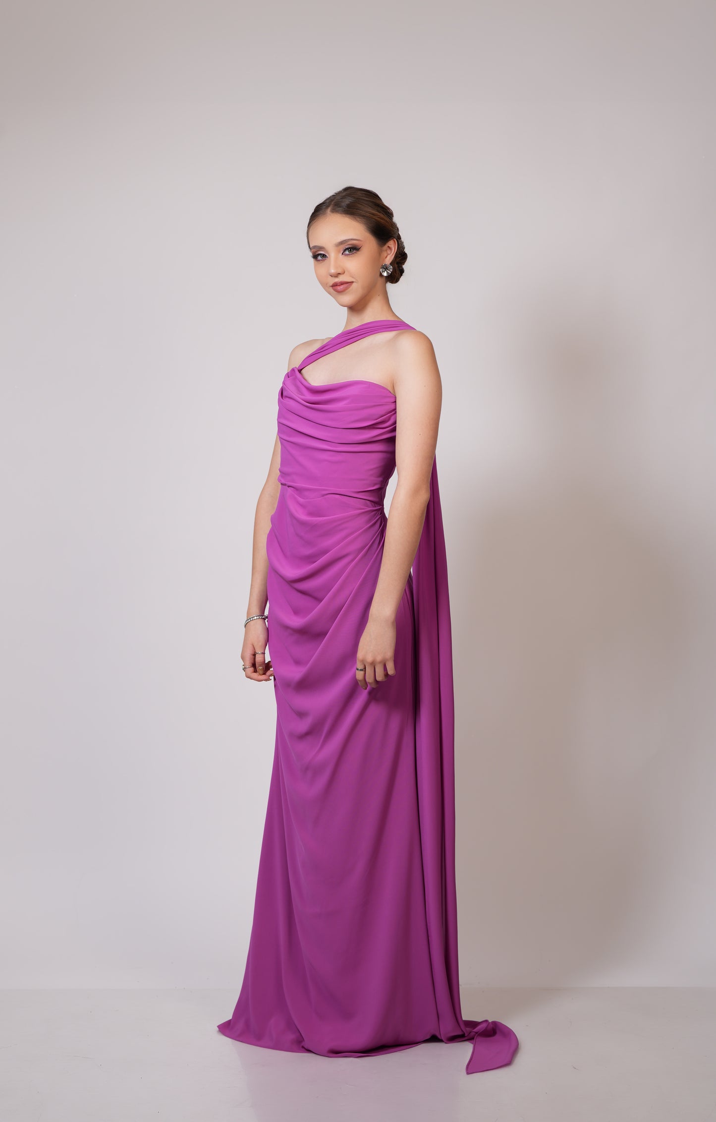 Vestido Rosa Magenta Corrugado con Estola