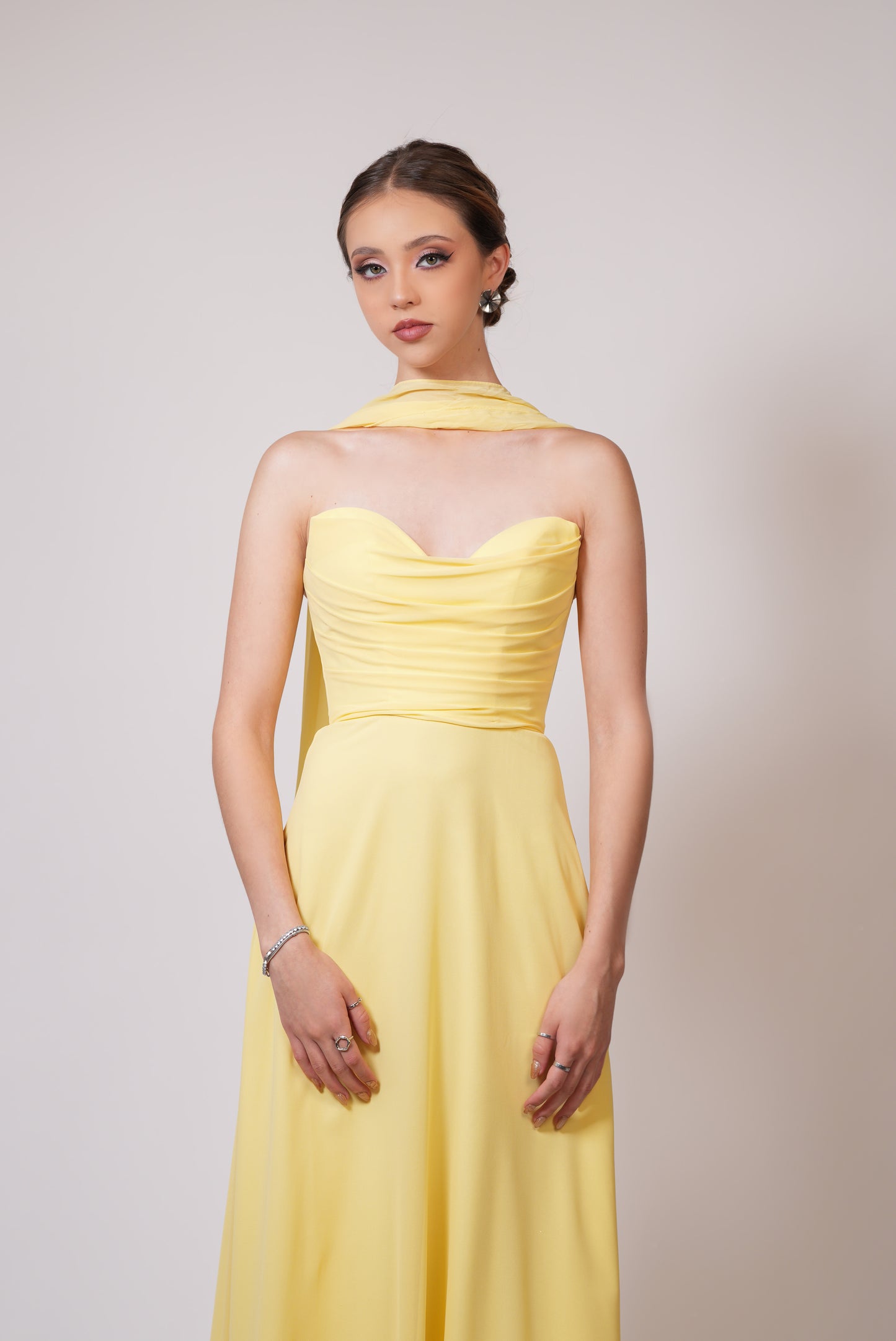 Vestido Amarillo Straple Corrugado Corte A