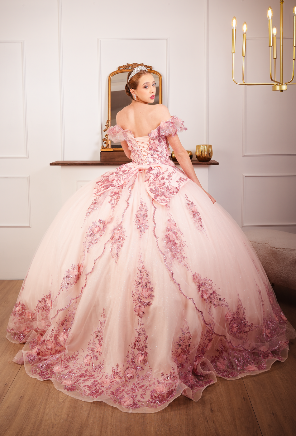 Vestido de XV Años Rosa Glitter Manga Campesina Con Moño