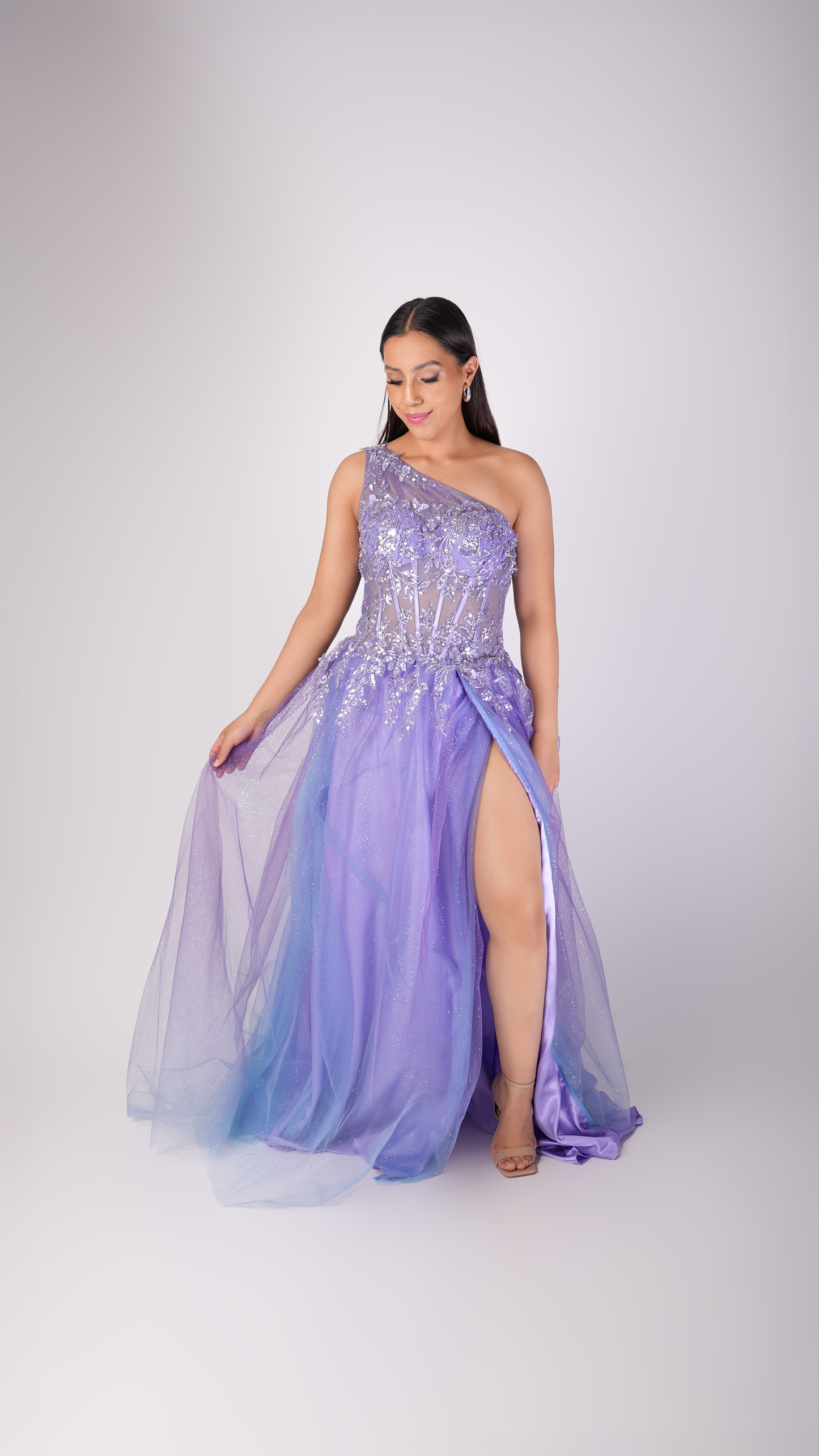 Vestido Lila Tirante Un Hombro Ampon Con Flores