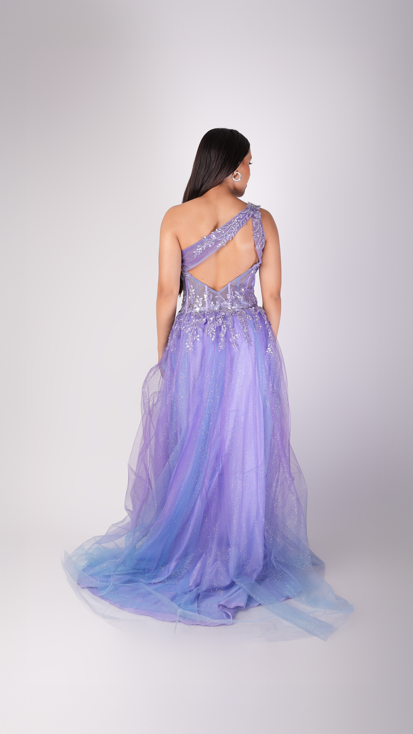 Vestido Lila Tirante Un Hombro Ampon Con Flores
