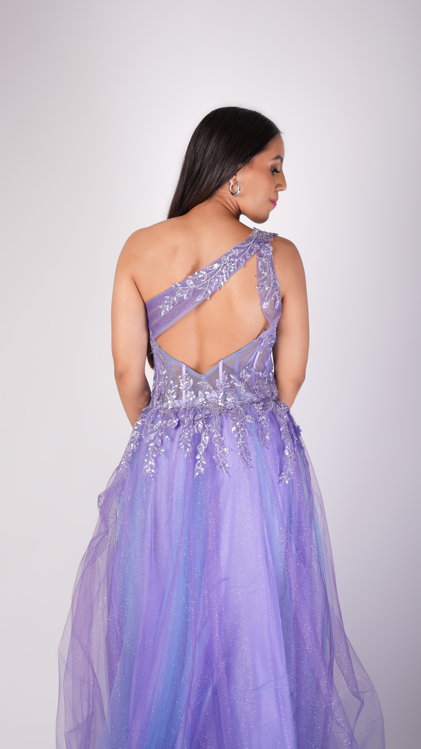 Vestido Lila Tirante Un Hombro Ampon Con Flores