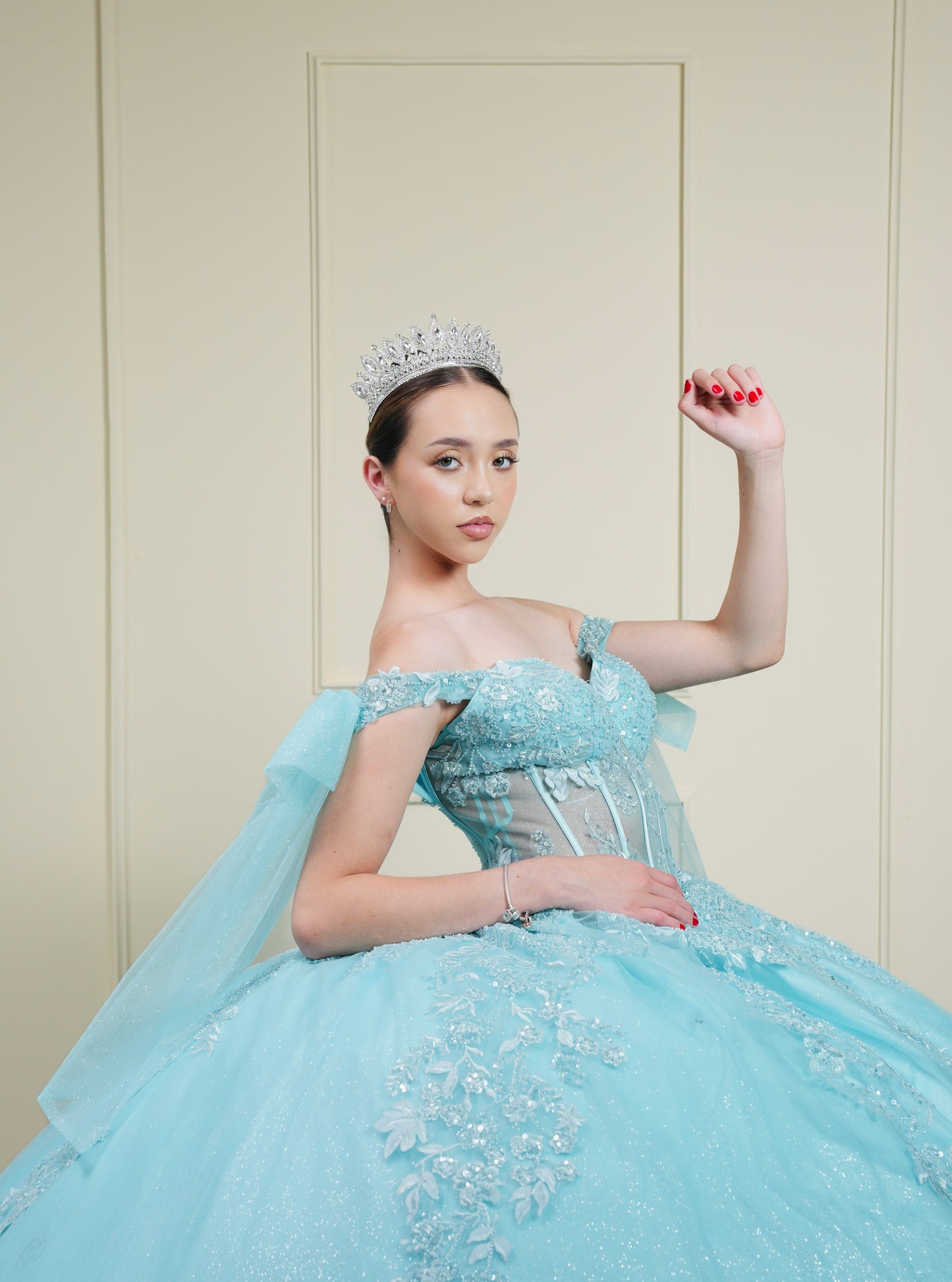 Vestido de XV Años Menta Bordado con Mangas de Moño (Renta)