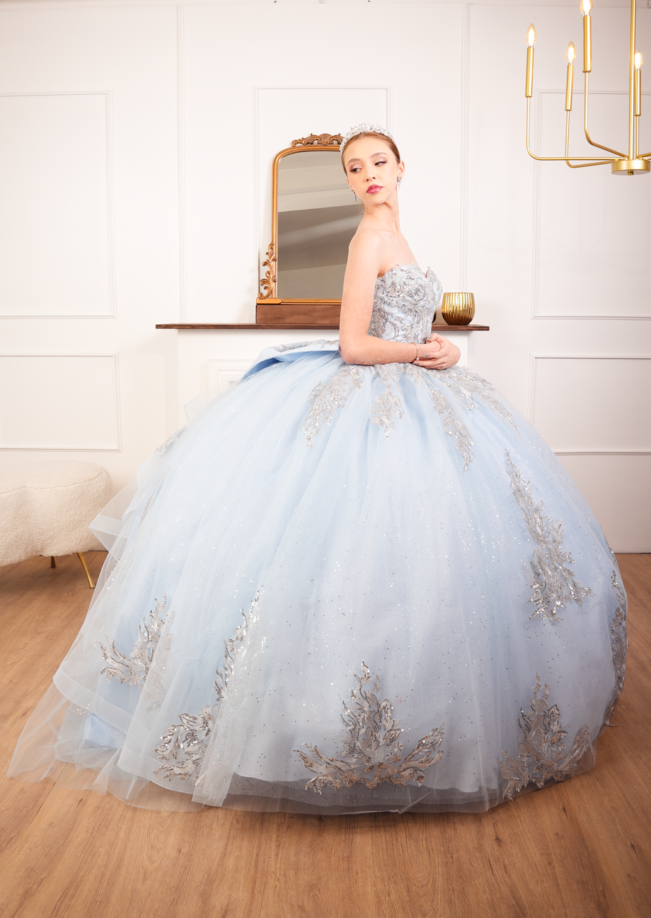 Vestido de XV Años Azul Cielo Lentejuela Strapless Con Moño