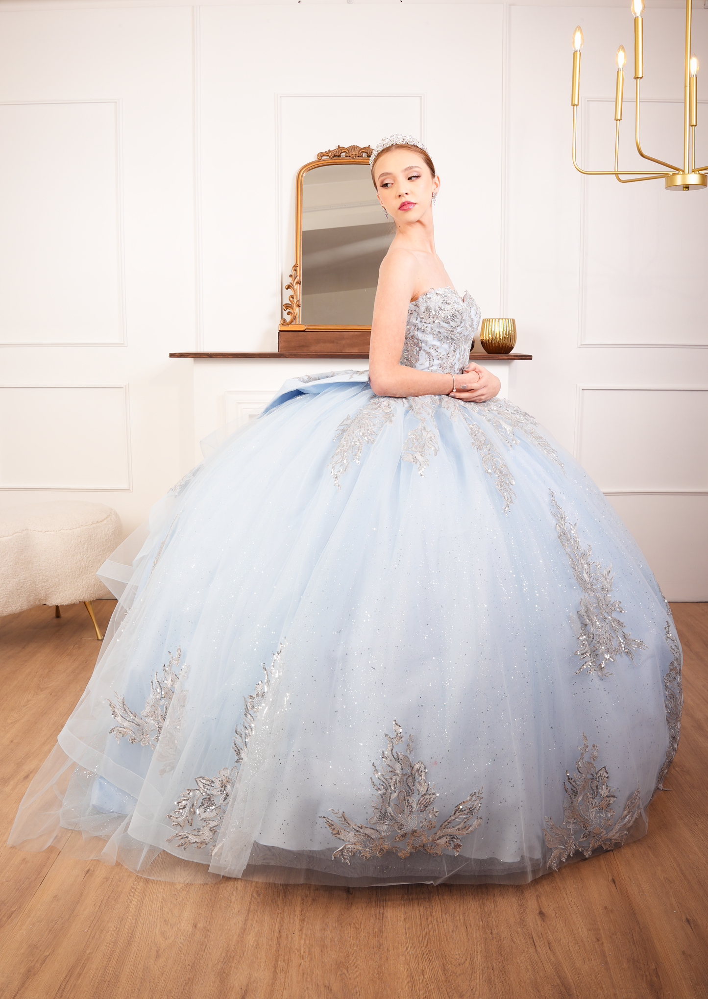 Vestido de XV Años Azul Cielo Lentejuela Straple con Moño (Renta)
