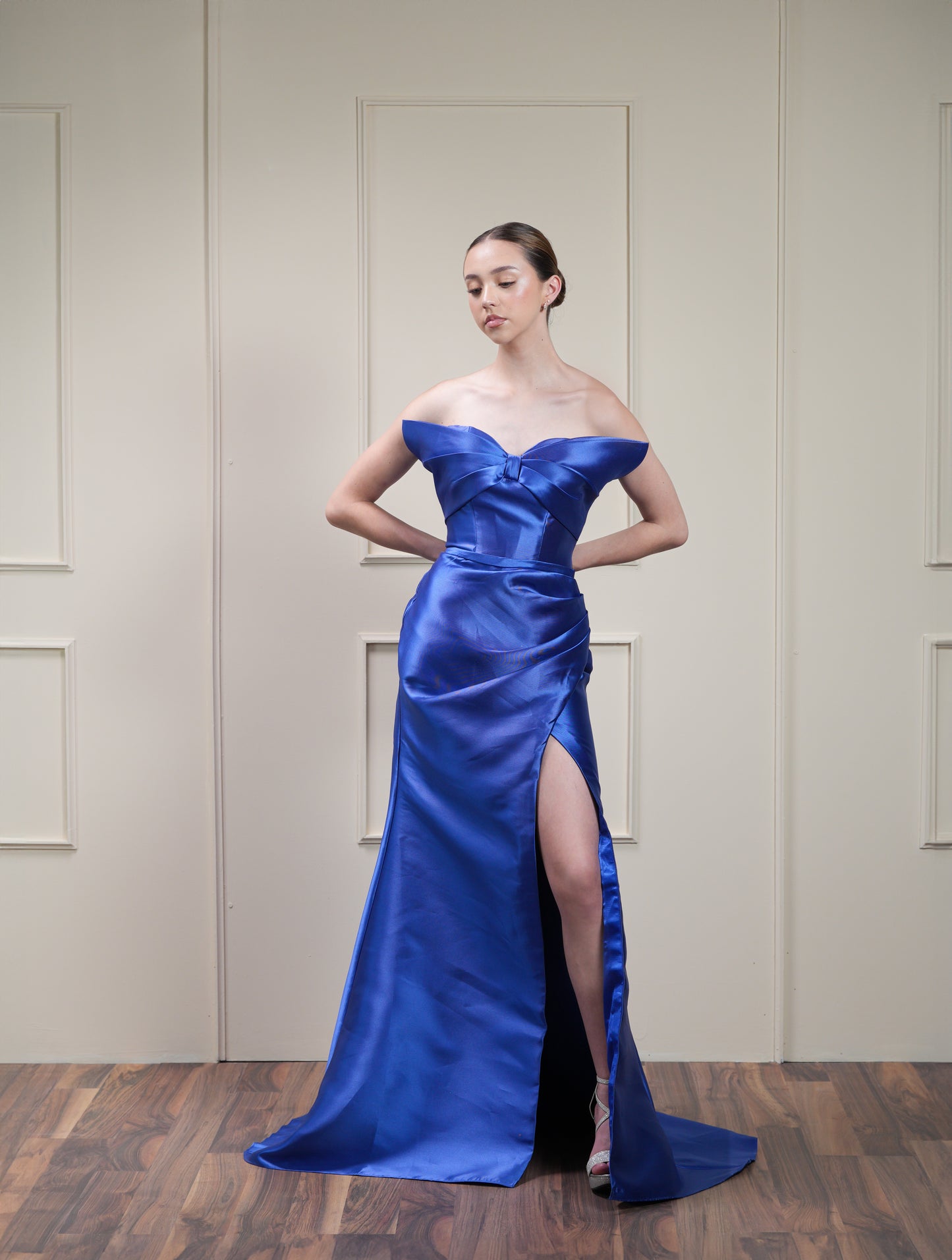 Vestido Azul Royal Straple Grapeado Moño en Escote