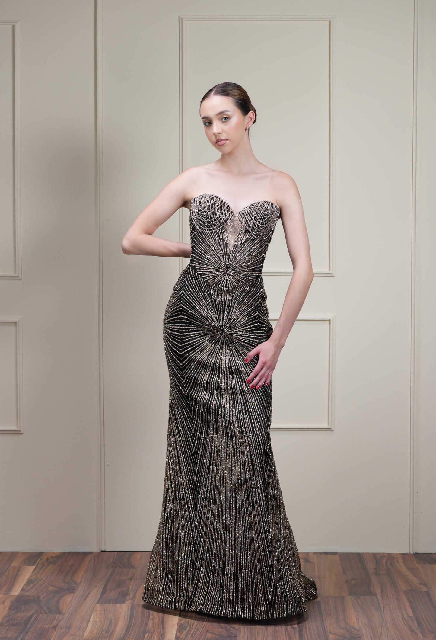 Vestido Straple Brilloso Cadenas en Copas