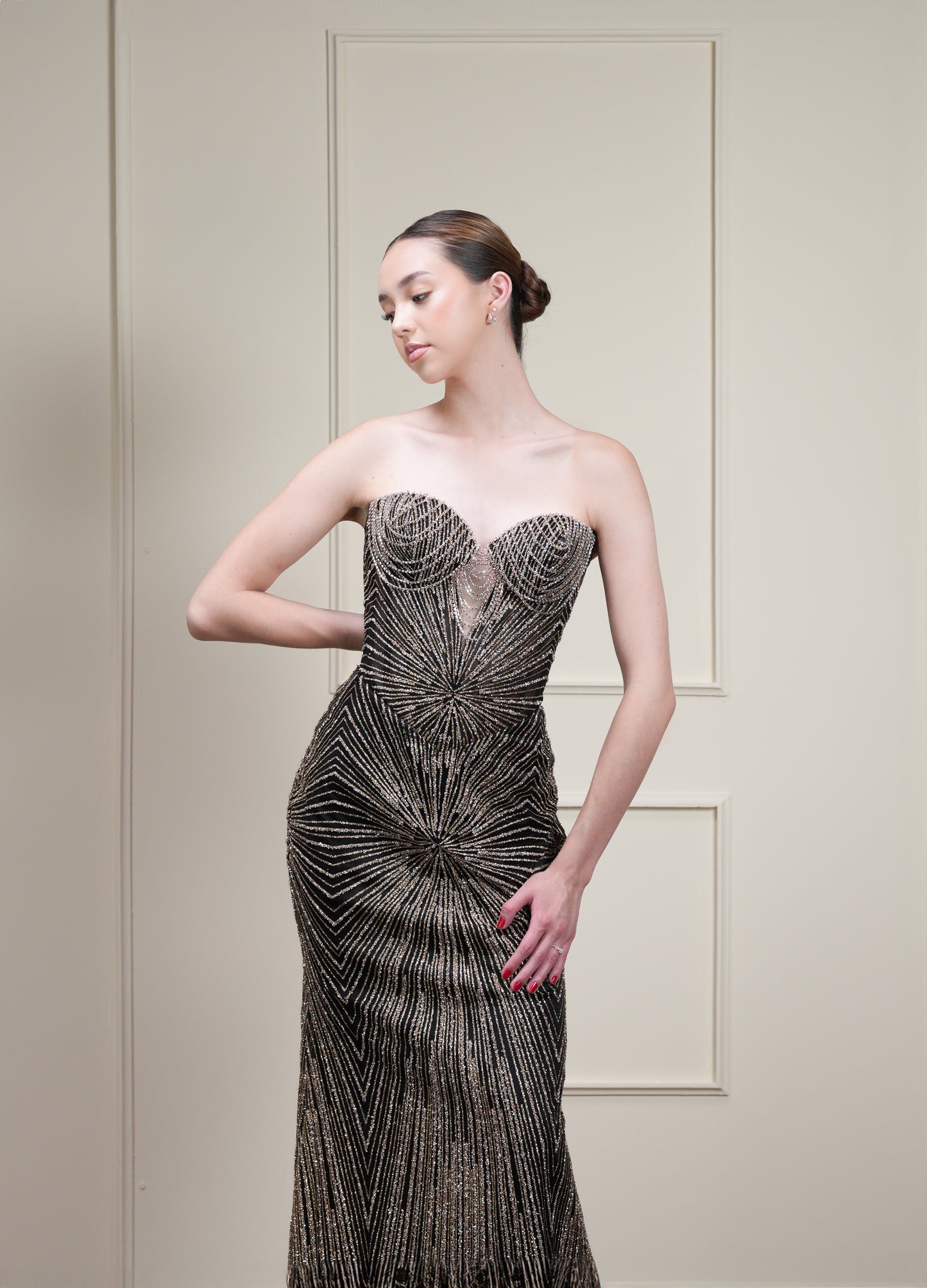 Vestido Straple Brilloso Cadenas en Copas