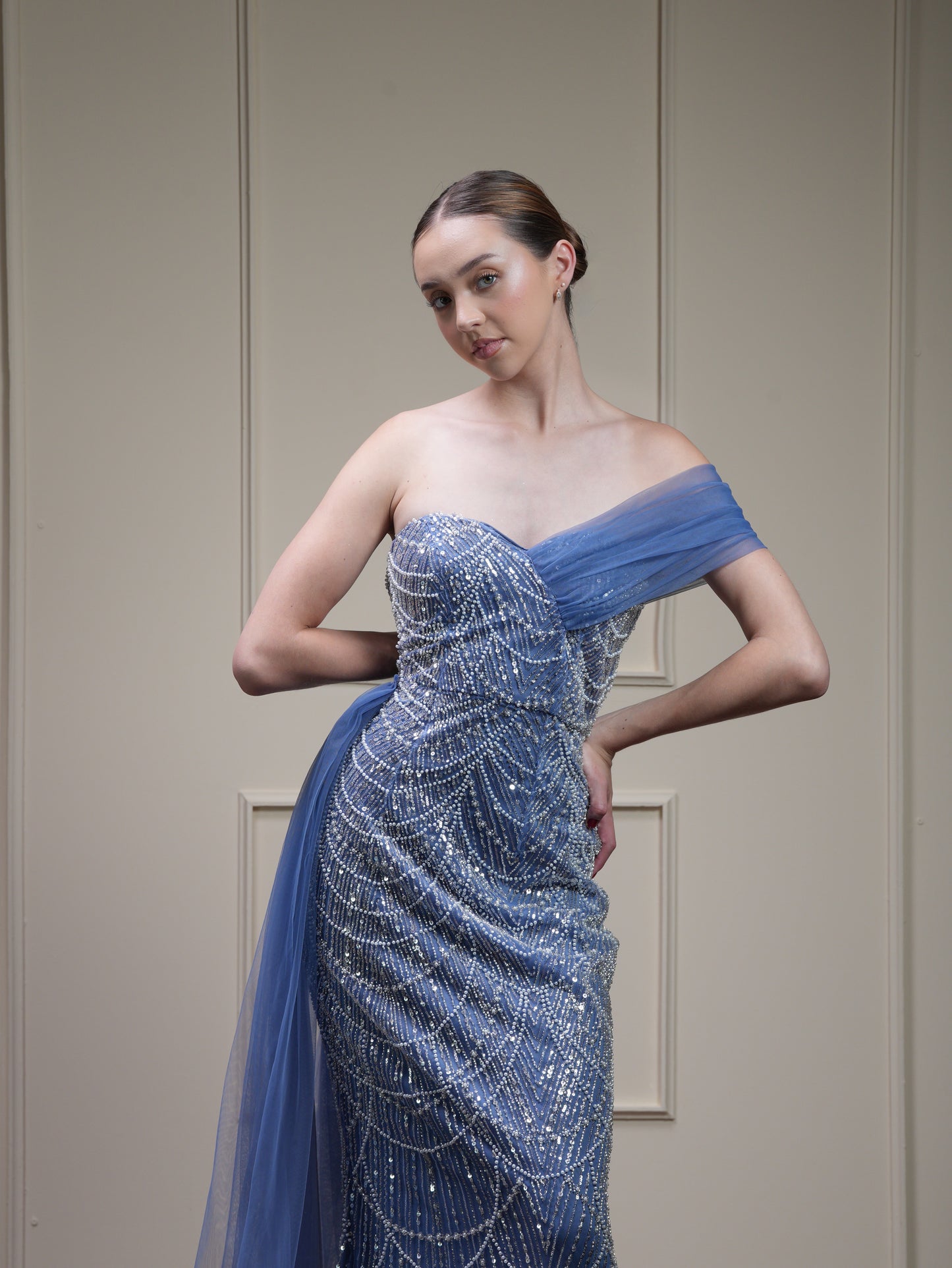 Vestido Corte Sirena Con Perlas Un Tirante