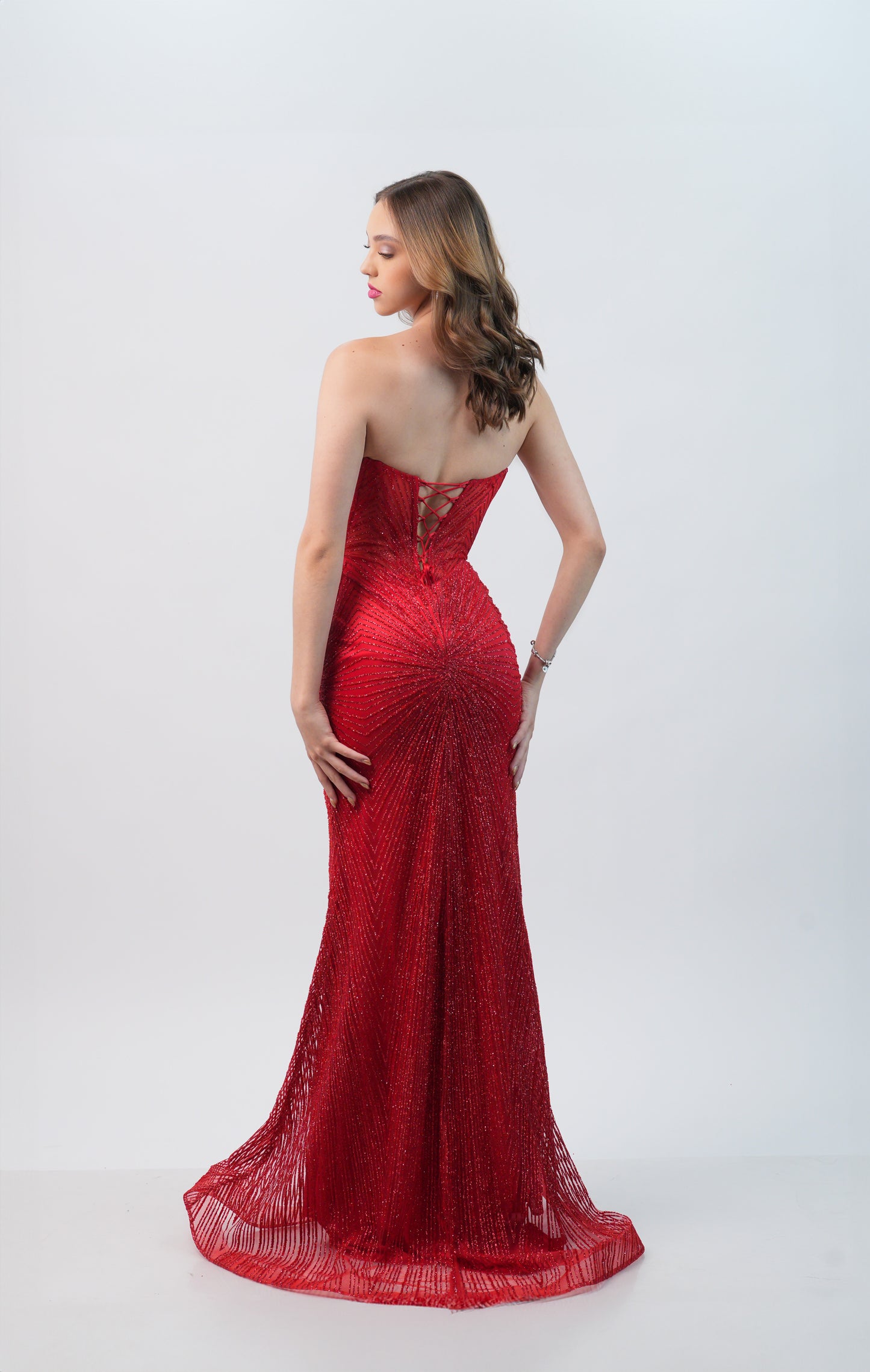Vestido Straple Brilloso Cadenas en Copas
