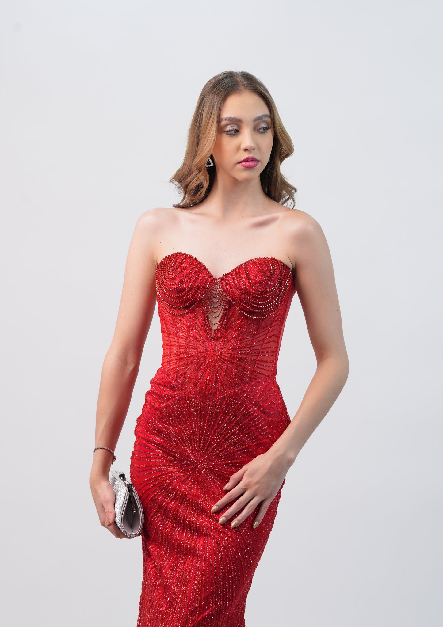 Vestido Straple Brilloso Cadenas en Copas