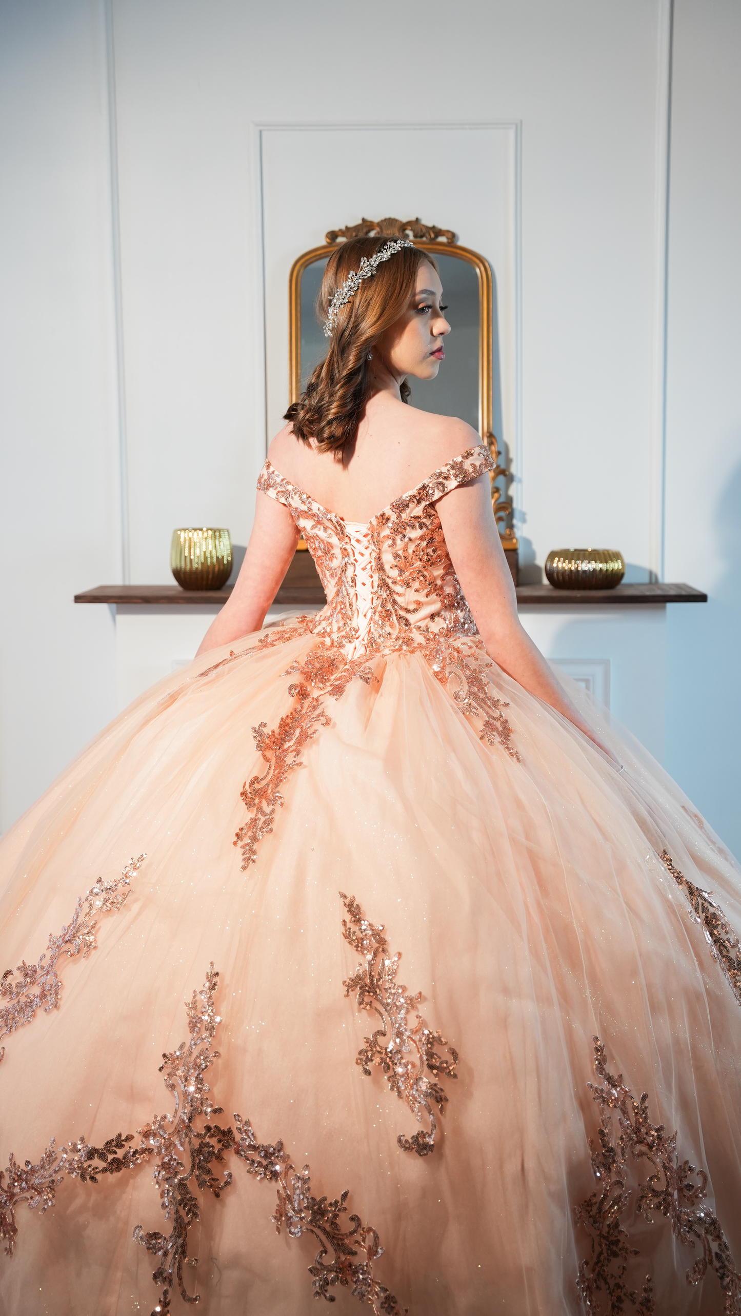 Vestido de XV Años Rose Gold De Lentejuela y Manga Campesina