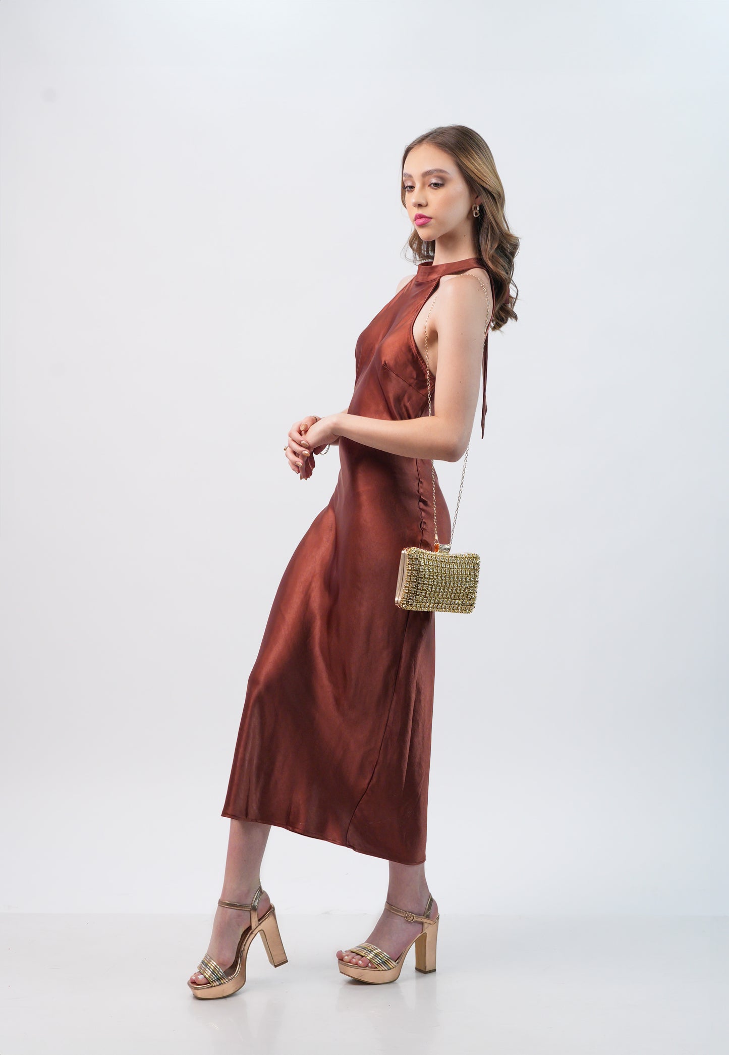 Vestido Halter Espalda Baja Midi