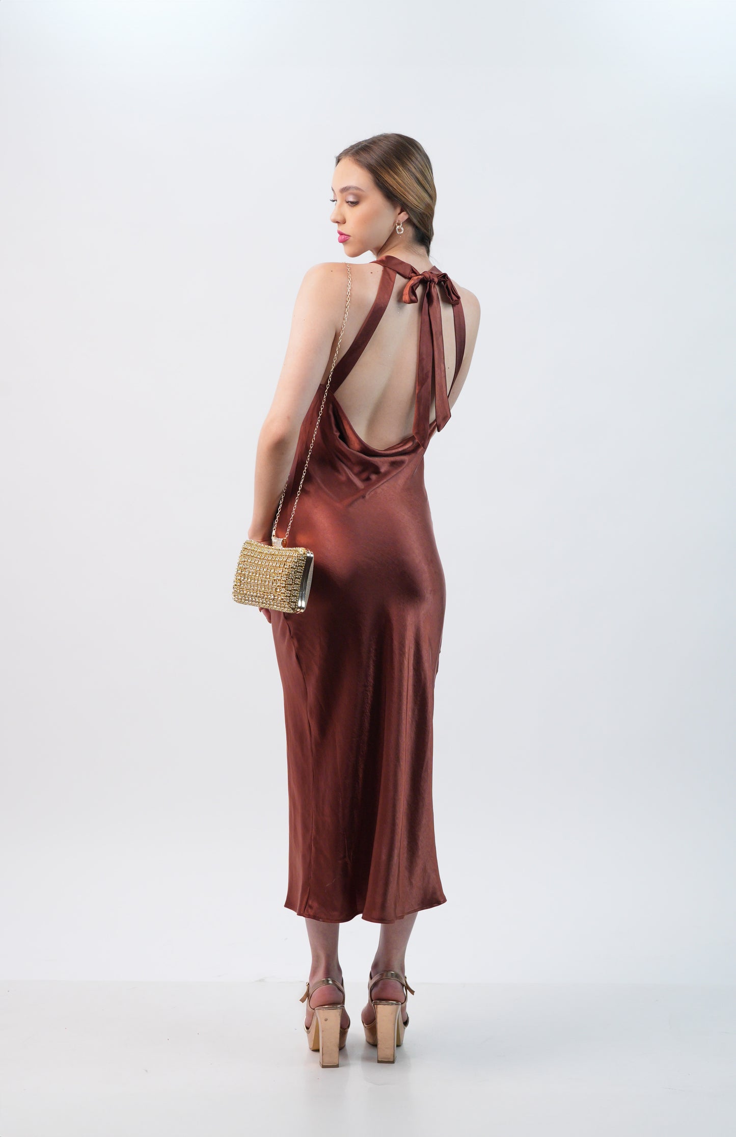 Vestido Halter Espalda Baja Midi