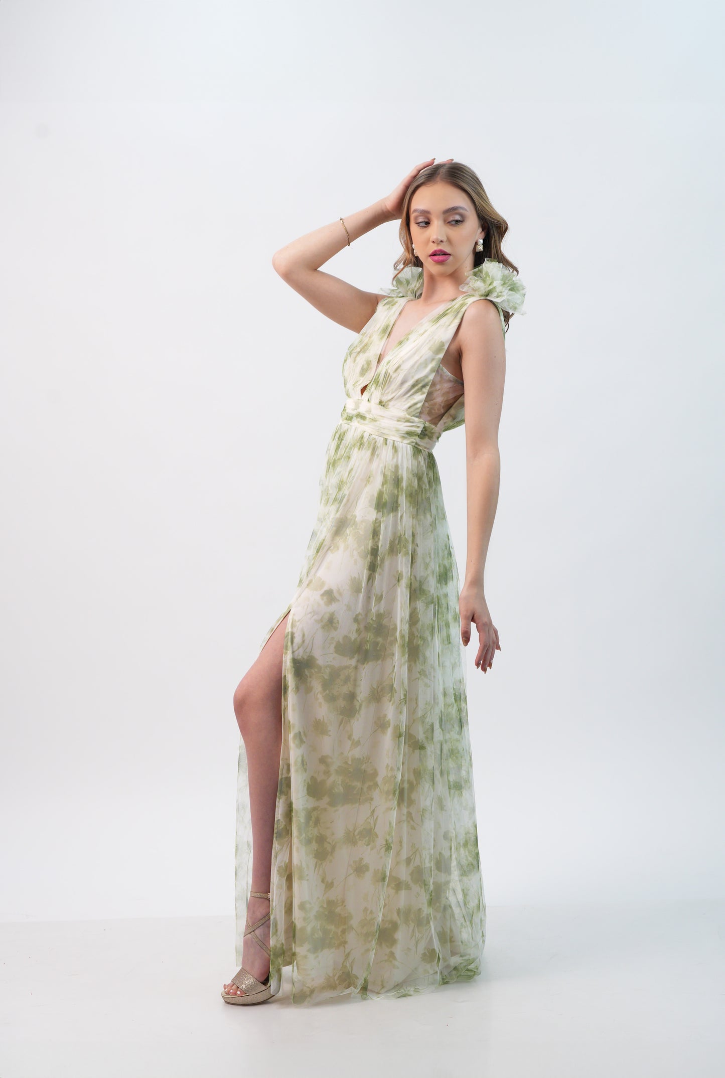 Vestido Verde Con Blanco Flor En Hombros