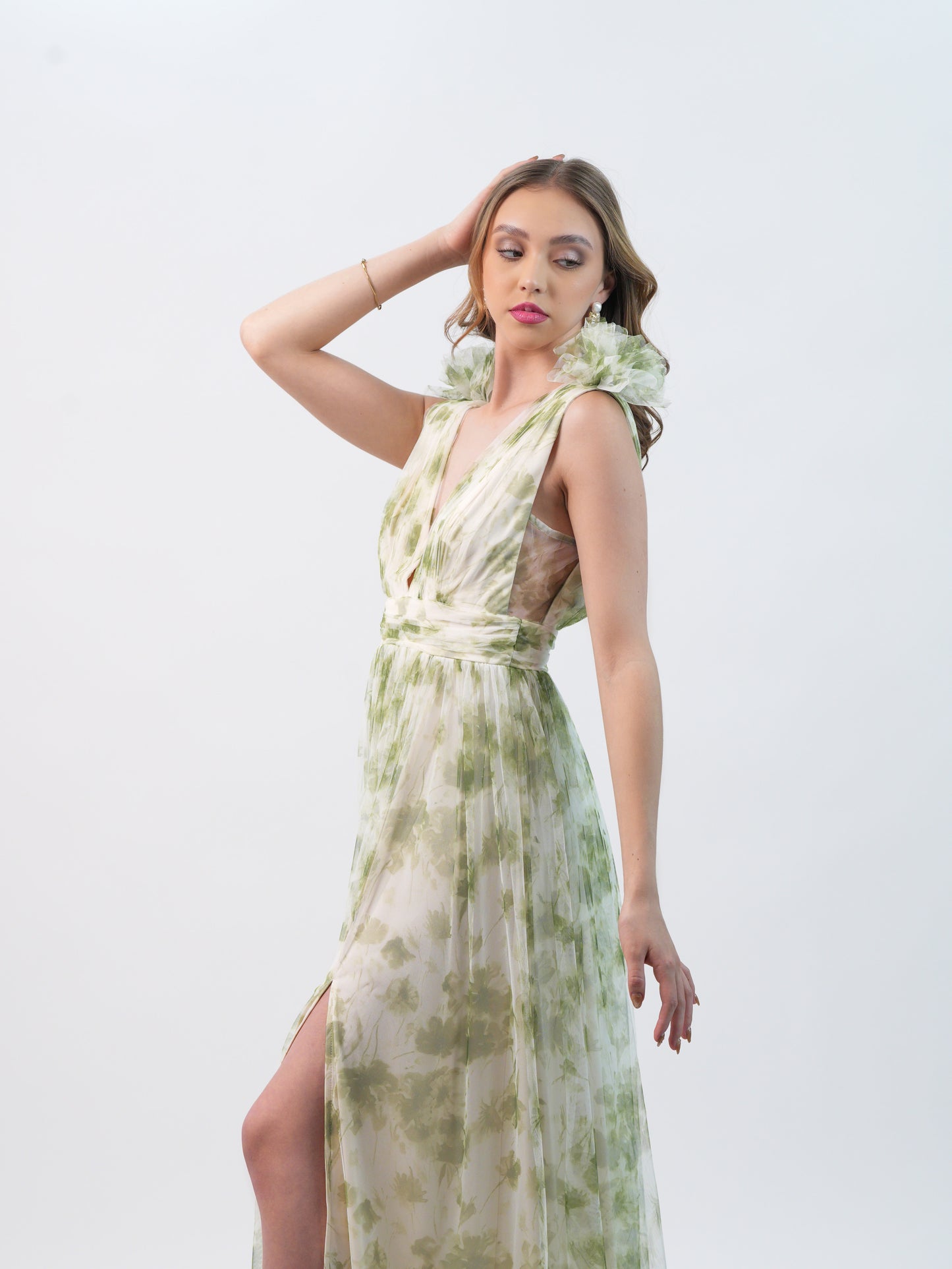 Vestido Verde Con Blanco Flor En Hombros