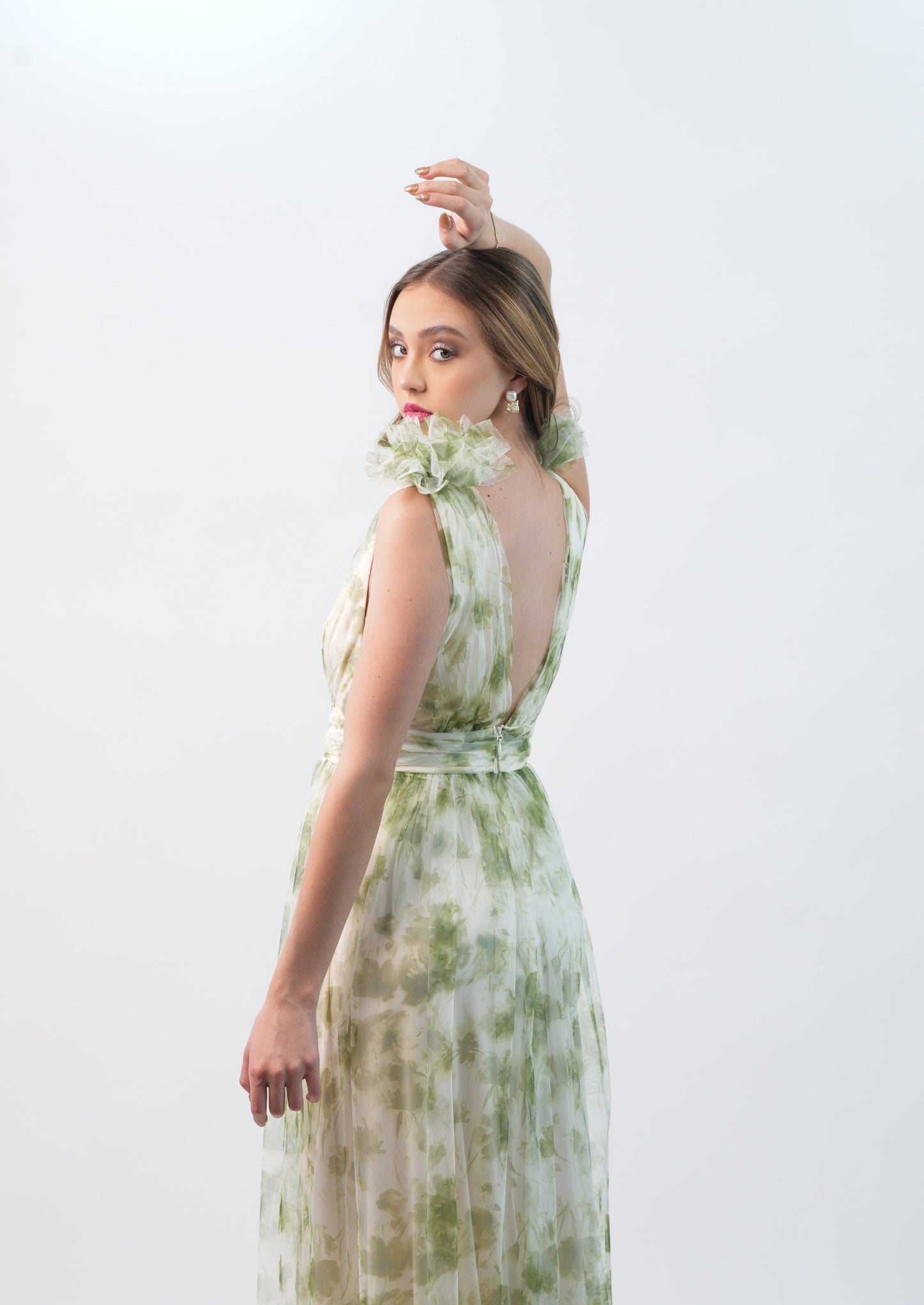 Vestido Verde Con Blanco Flor En Hombros
