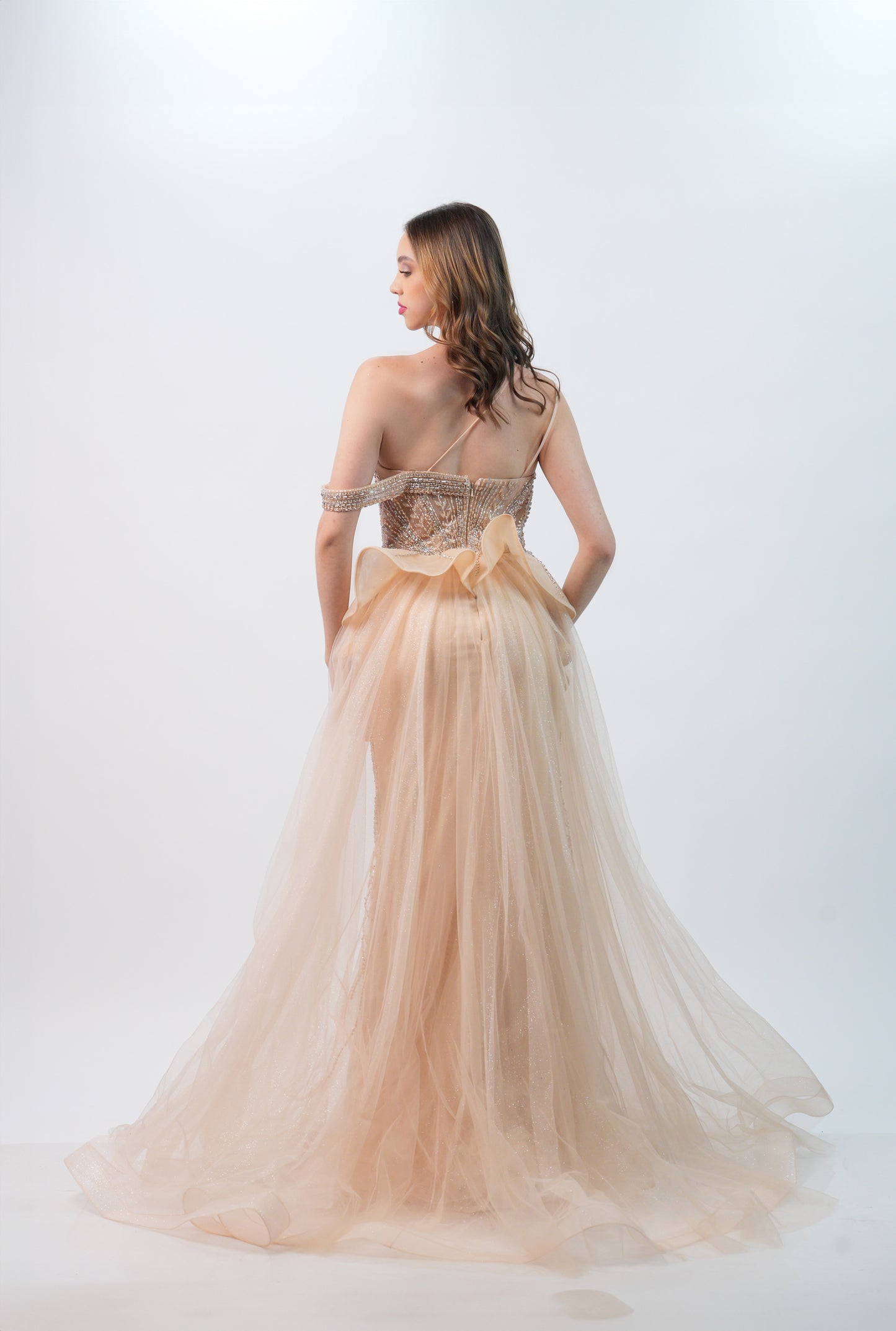 Vestido Champagne lentejuela olanes en cintura